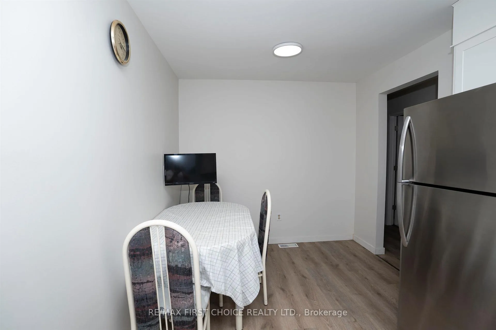 Photo 14 of 435 Dublin Avenue, Thunder Bay, John Street North — HOMEH