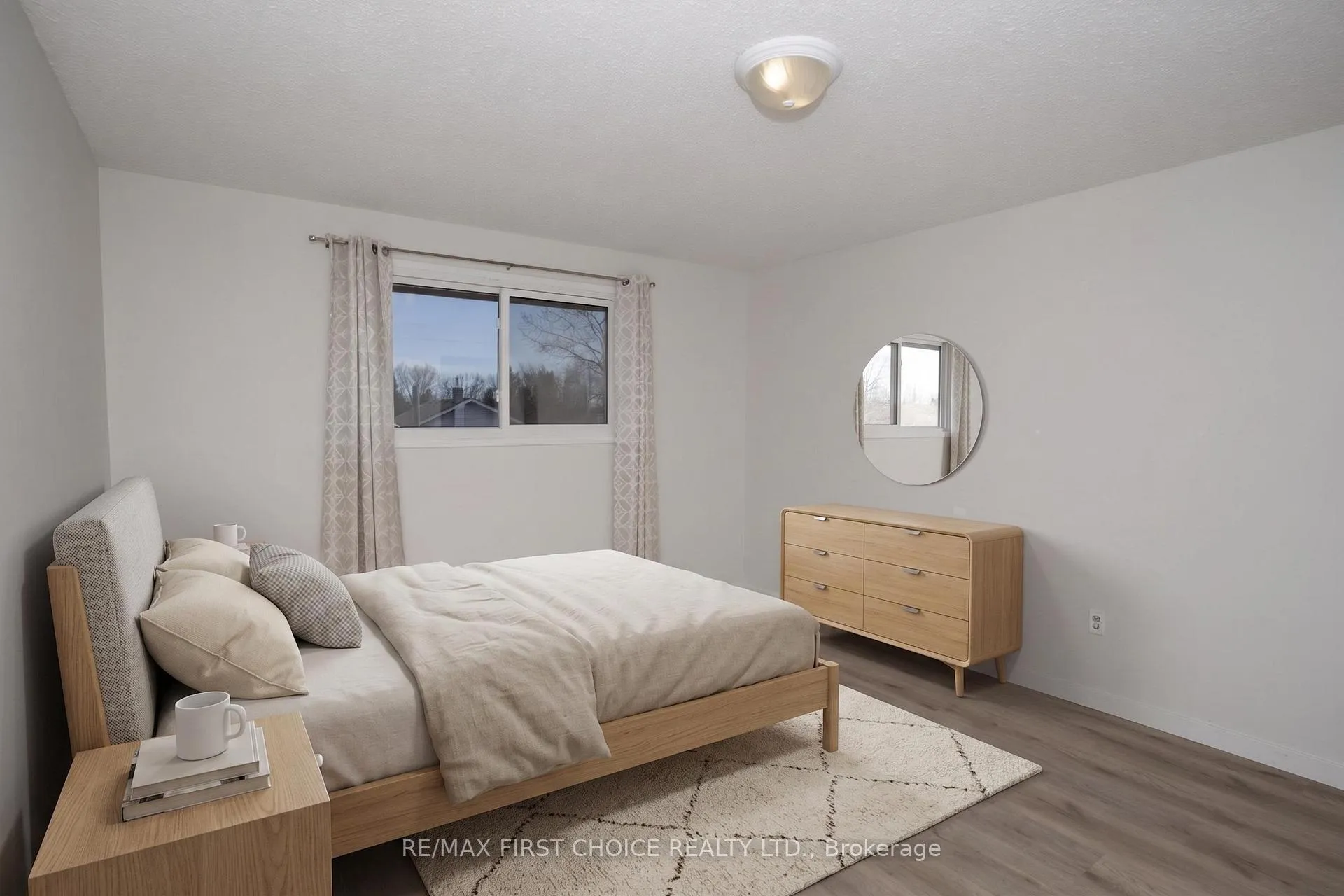Photo 16 of 435 Dublin Avenue, Thunder Bay, John Street North — HOMEH