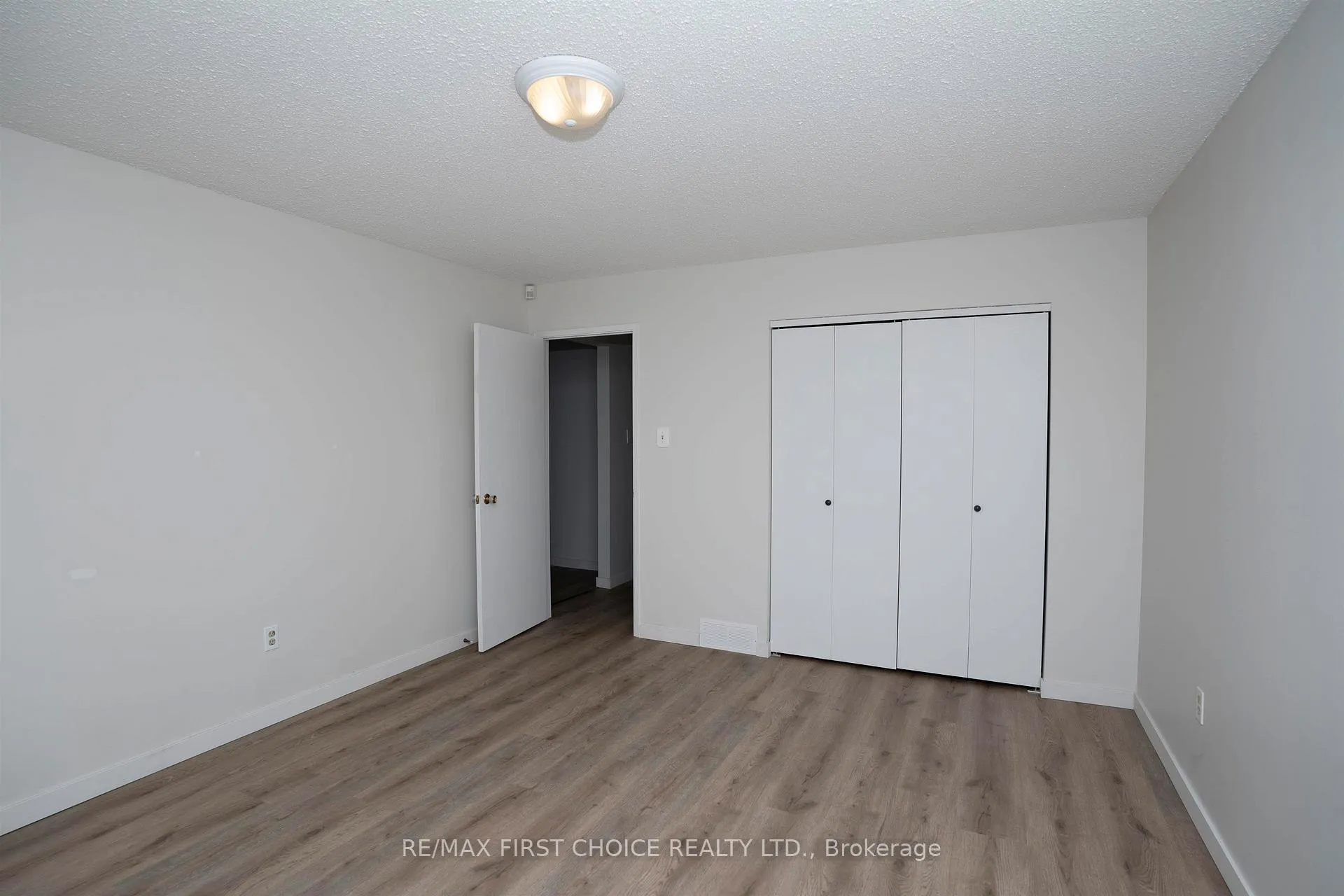 Photo 18 of 435 Dublin Avenue, Thunder Bay, John Street North — HOMEH