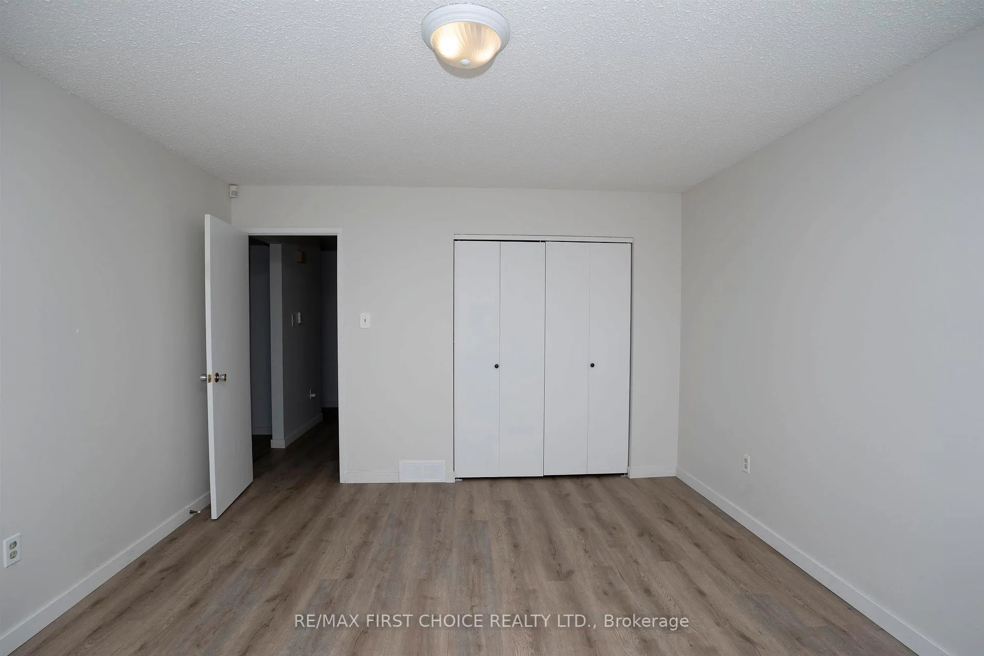 Photo 19 of 435 Dublin Avenue, Thunder Bay, John Street North — HOMEH
