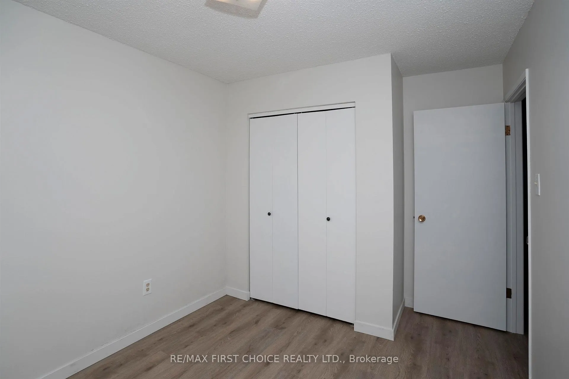 Photo 21 of 435 Dublin Avenue, Thunder Bay, John Street North — HOMEH