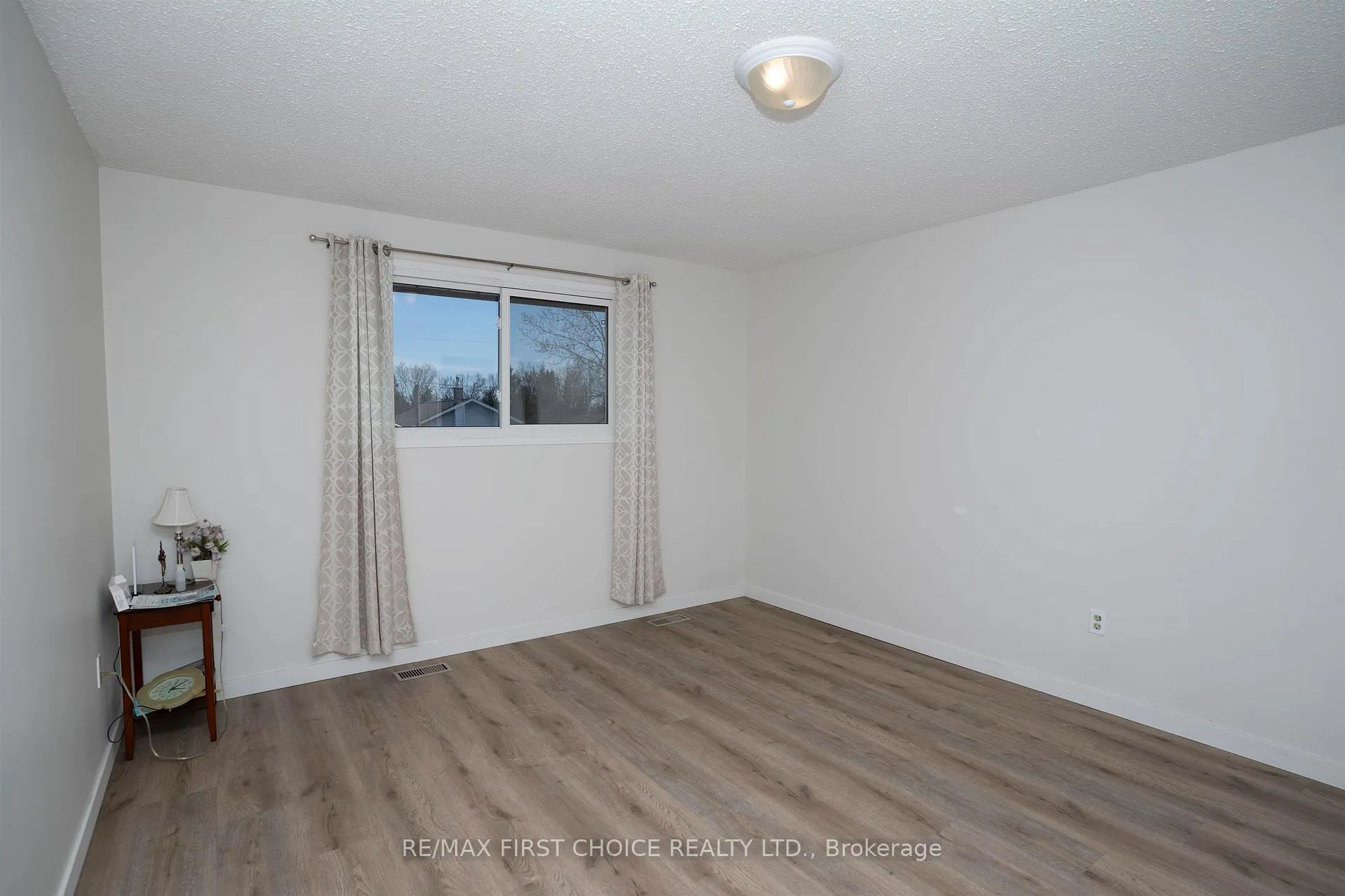 Photo 24 of 435 Dublin Avenue, Thunder Bay, John Street North — HOMEH