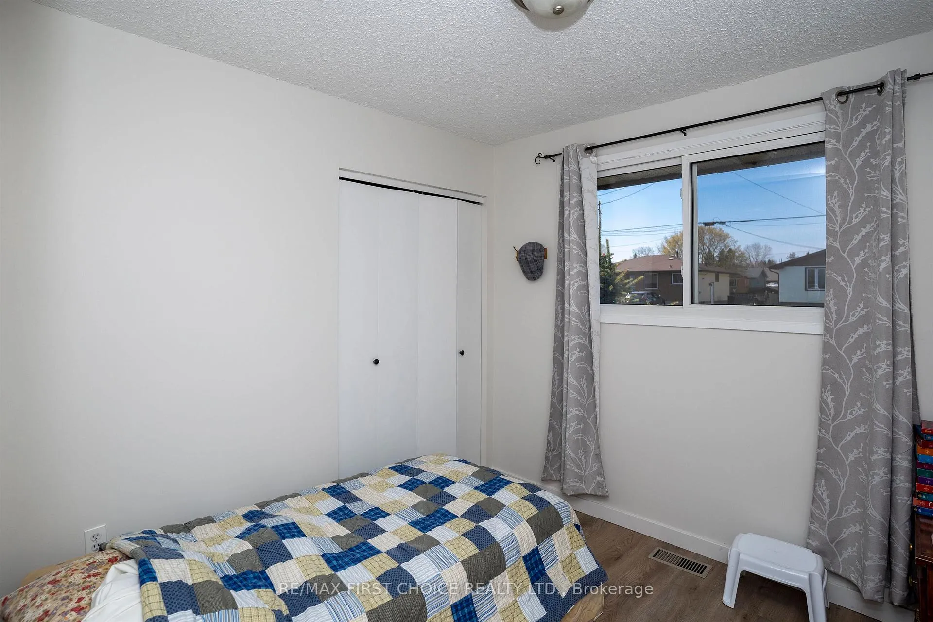 Photo 26 of 435 Dublin Avenue, Thunder Bay, John Street North — HOMEH