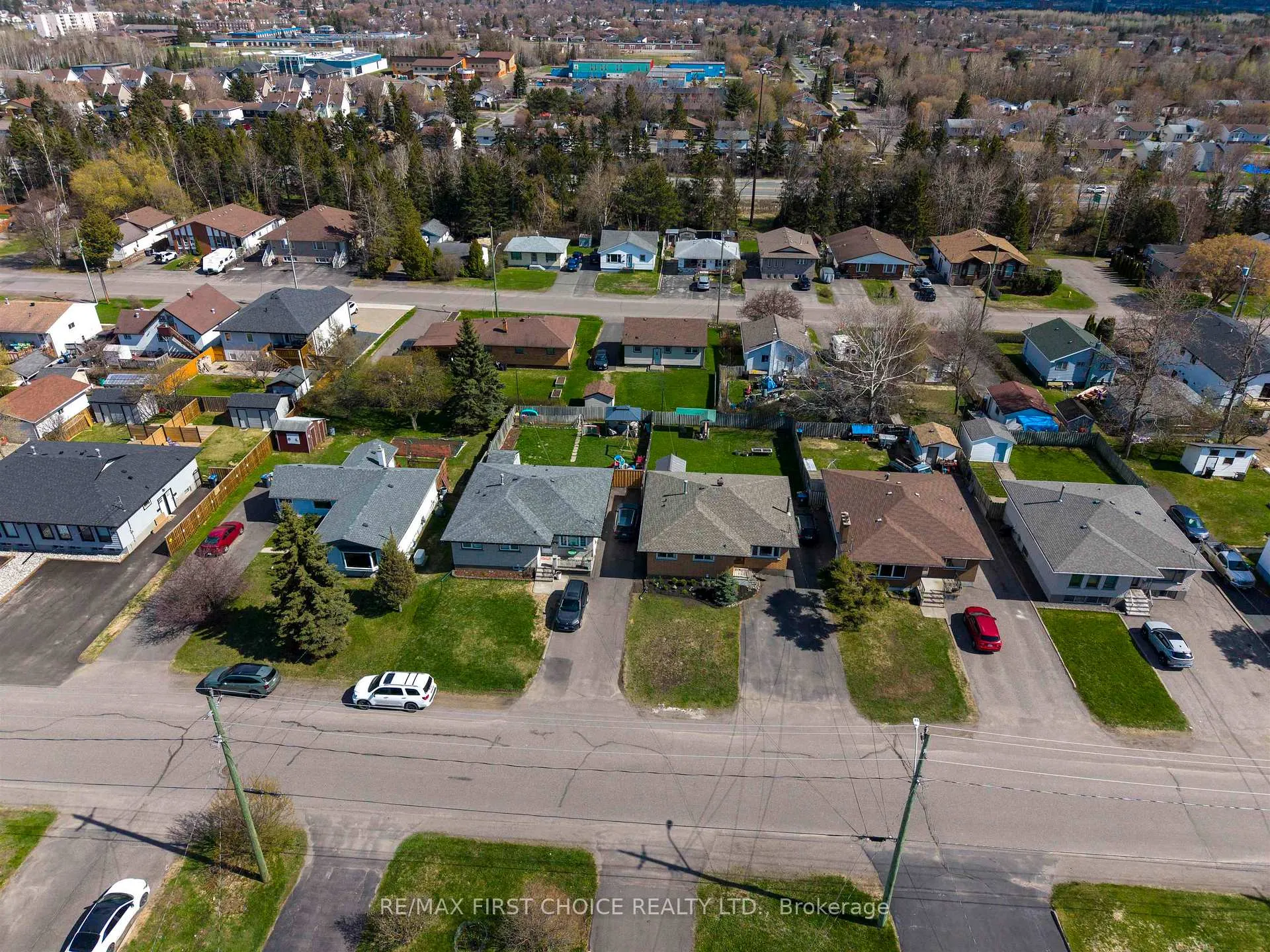 Photo 38 of 435 Dublin Avenue, Thunder Bay, John Street North — HOMEH
