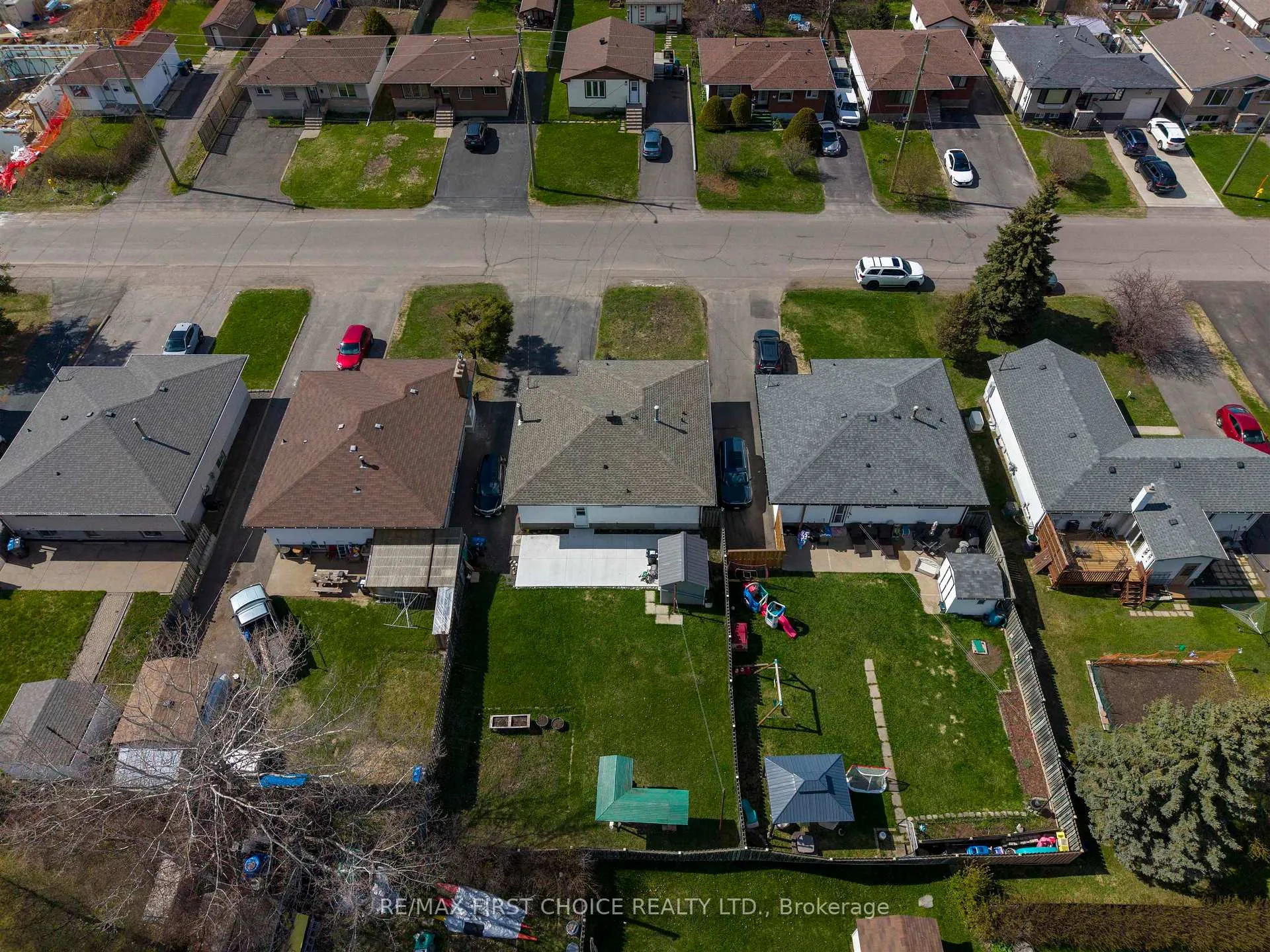 Photo 39 of 435 Dublin Avenue, Thunder Bay, John Street North — HOMEH