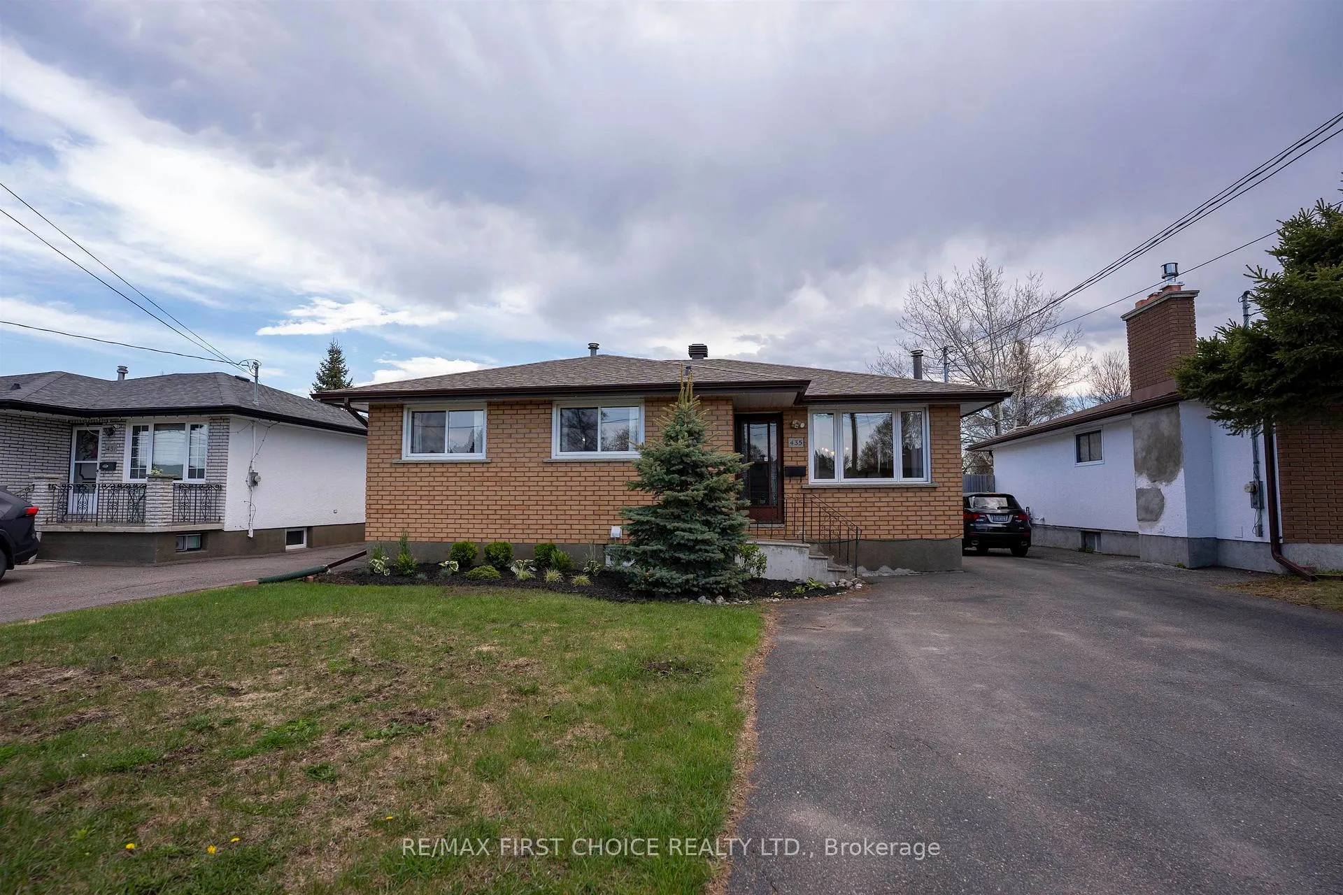 Photo 40 of 435 Dublin Avenue, Thunder Bay, John Street North — HOMEH