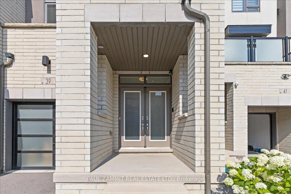 Photo 2 of 39 Harold Lawrie Lane, Markham, Thornhill — HOMEH
