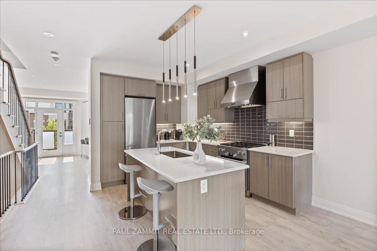 Photo 3 of 39 Harold Lawrie Lane, Markham, Thornhill — HOMEH