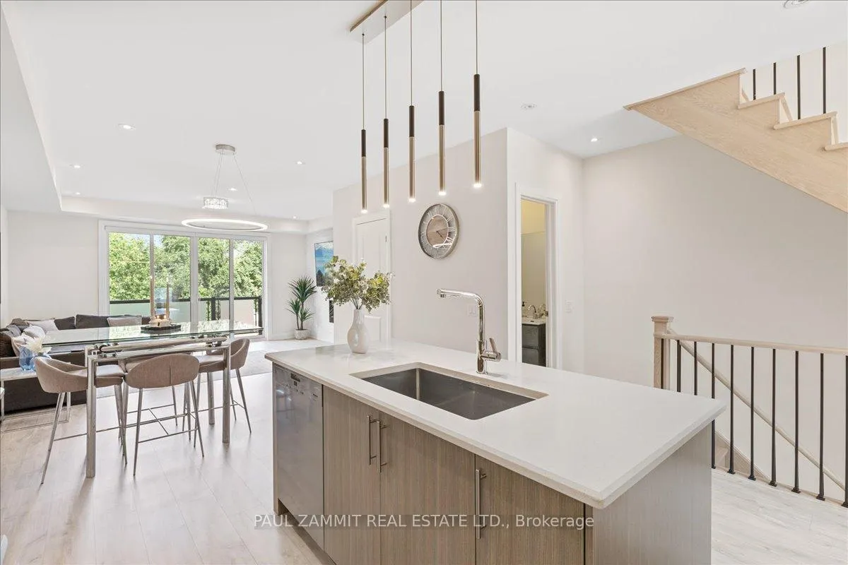 Photo 5 of 39 Harold Lawrie Lane, Markham, Thornhill — HOMEH