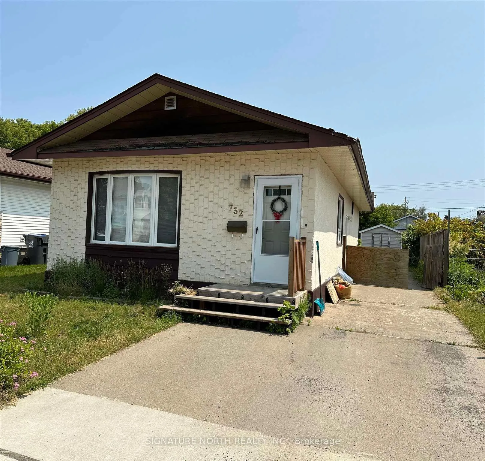Photo 2 of 732 Marks Street S, Thunder Bay, Westfort — HOMEH