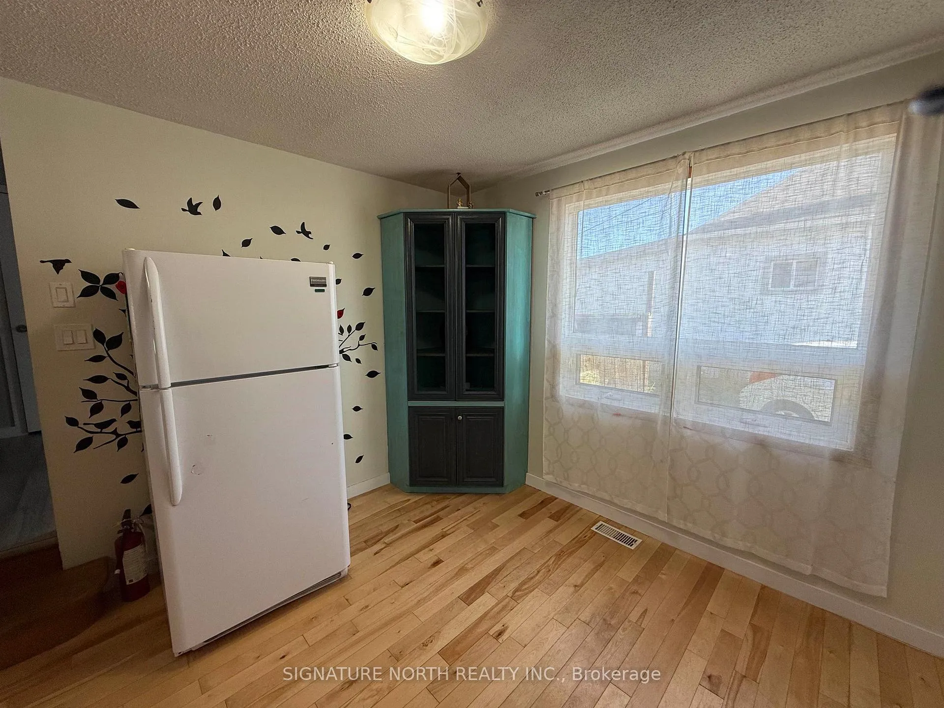 Photo 11 of 732 Marks Street S, Thunder Bay, Westfort — HOMEH
