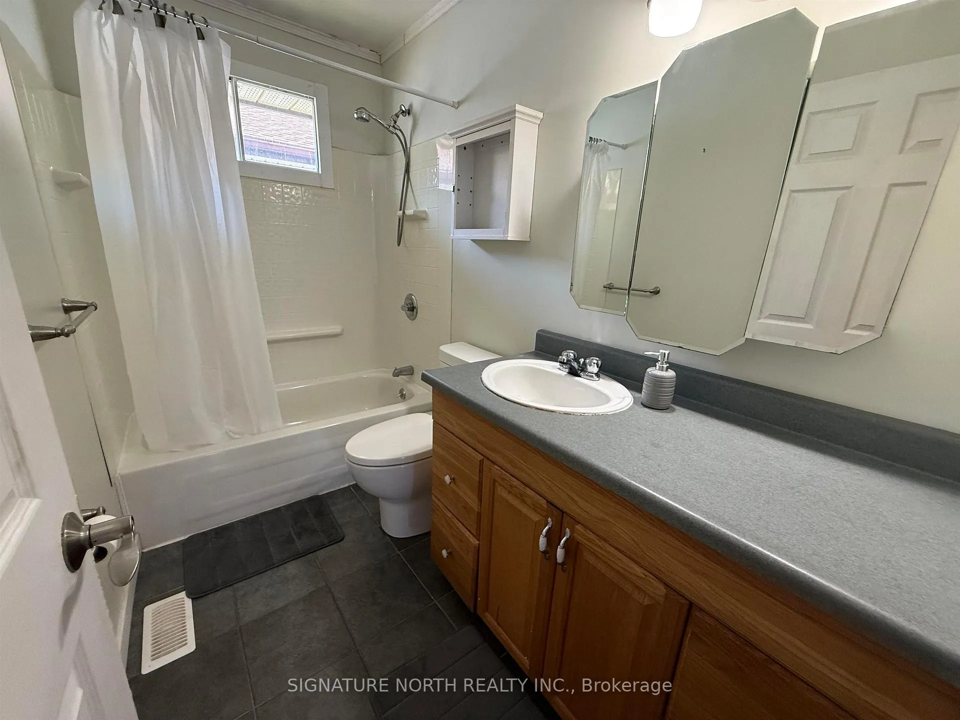 Photo 17 of 732 Marks Street S, Thunder Bay, Westfort — HOMEH