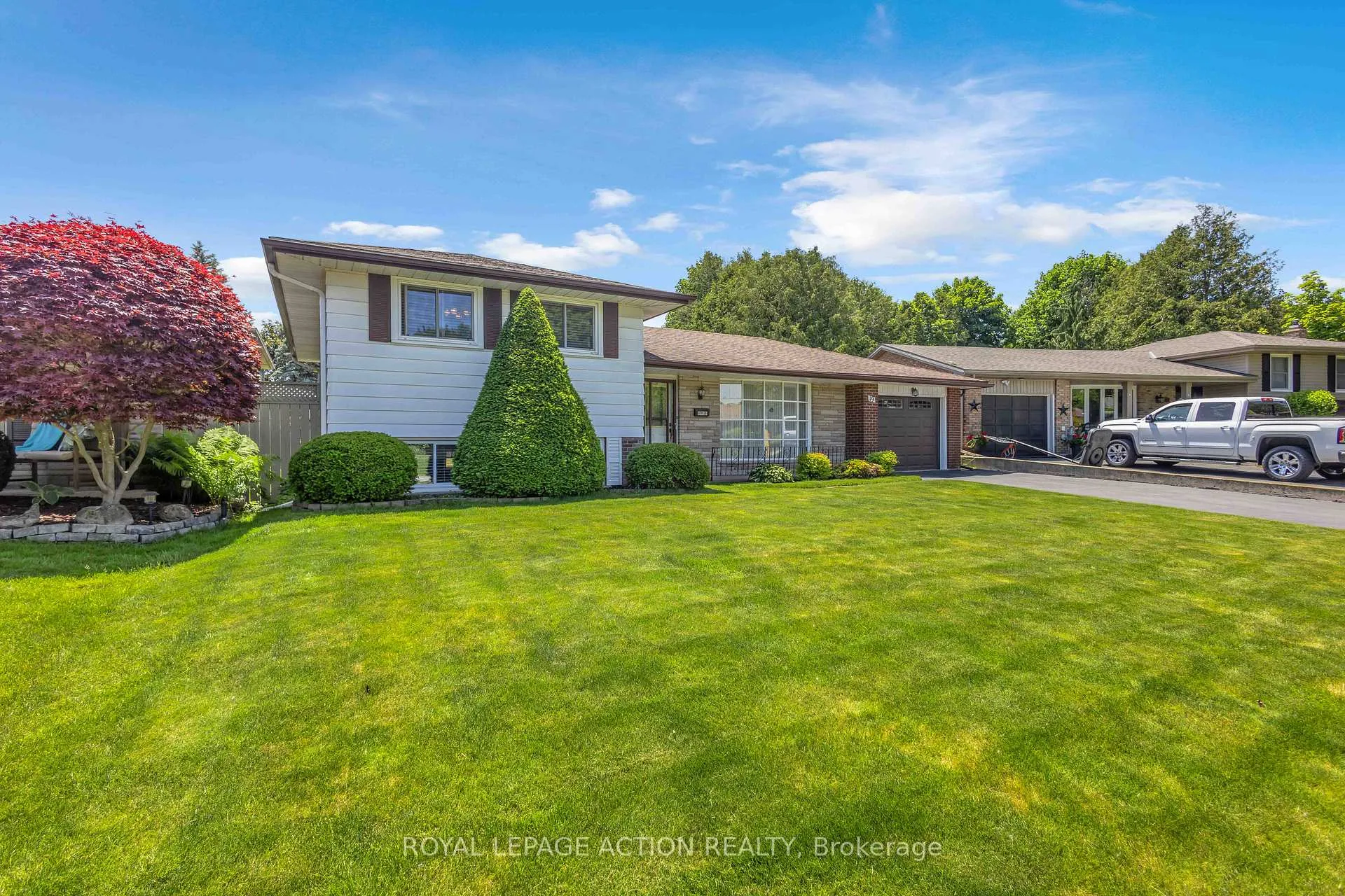 Photo 3 of 19 Pippin Drive, Brantford, Fairview - Brantford — HOMEH