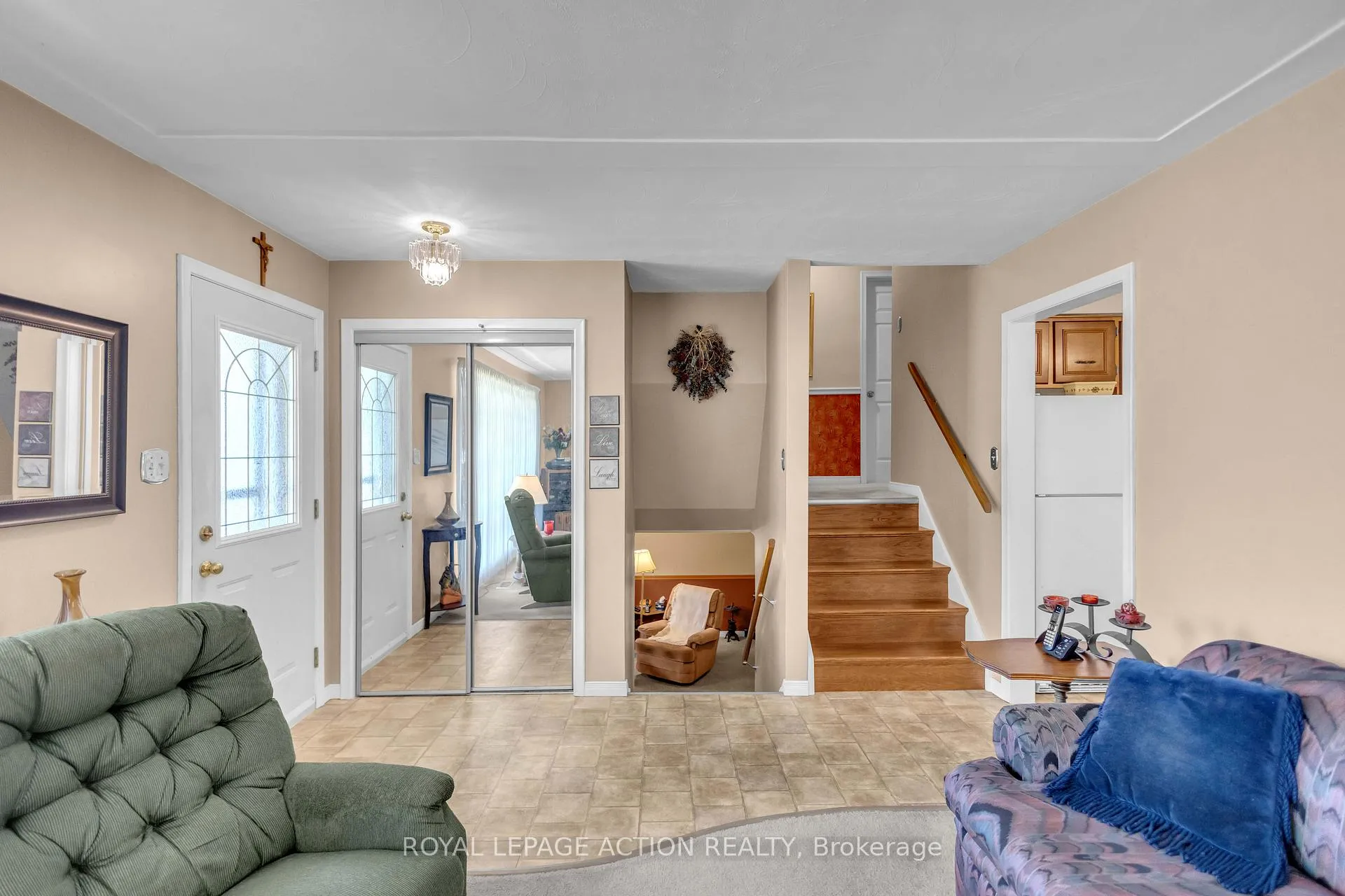 Photo 5 of 19 Pippin Drive, Brantford, Fairview - Brantford — HOMEH