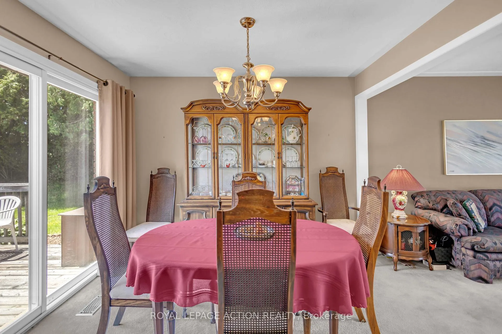 Photo 10 of 19 Pippin Drive, Brantford, Fairview - Brantford — HOMEH