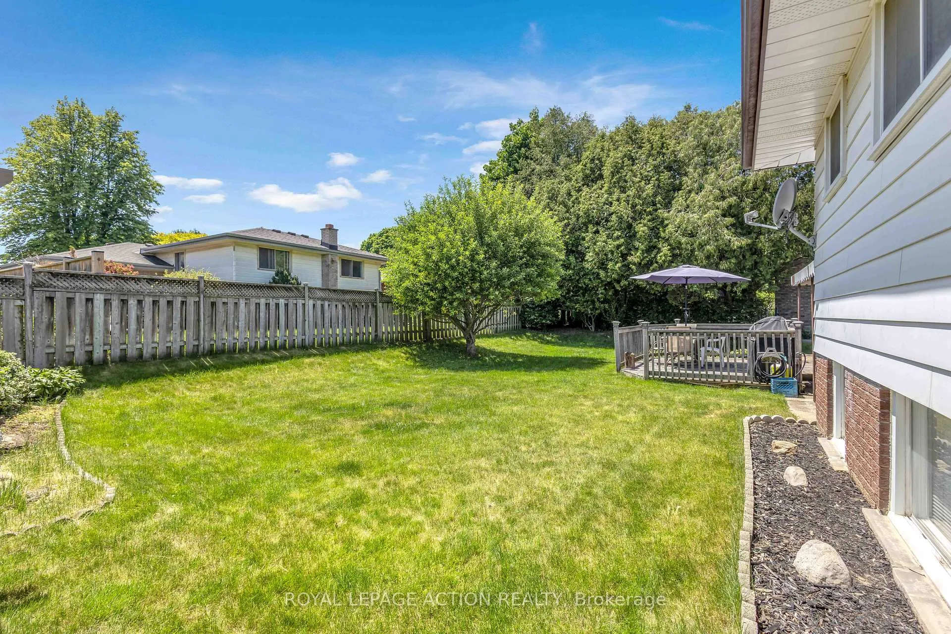 Photo 32 of 19 Pippin Drive, Brantford, Fairview - Brantford — HOMEH