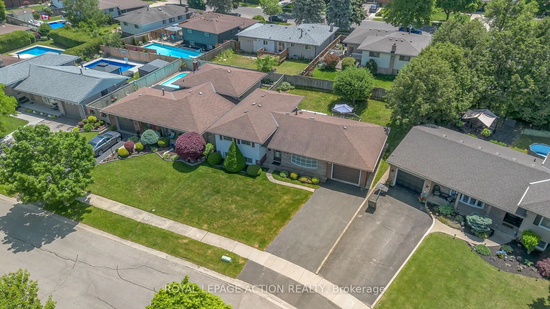 Photo 37 of 19 Pippin Drive, Brantford, Fairview - Brantford — HOMEH