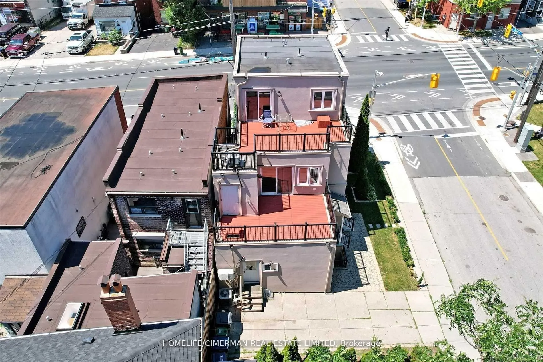 Photo 5 of 61 Scarlett Road, Toronto, Rockcliffe-Smythe — HOMEH