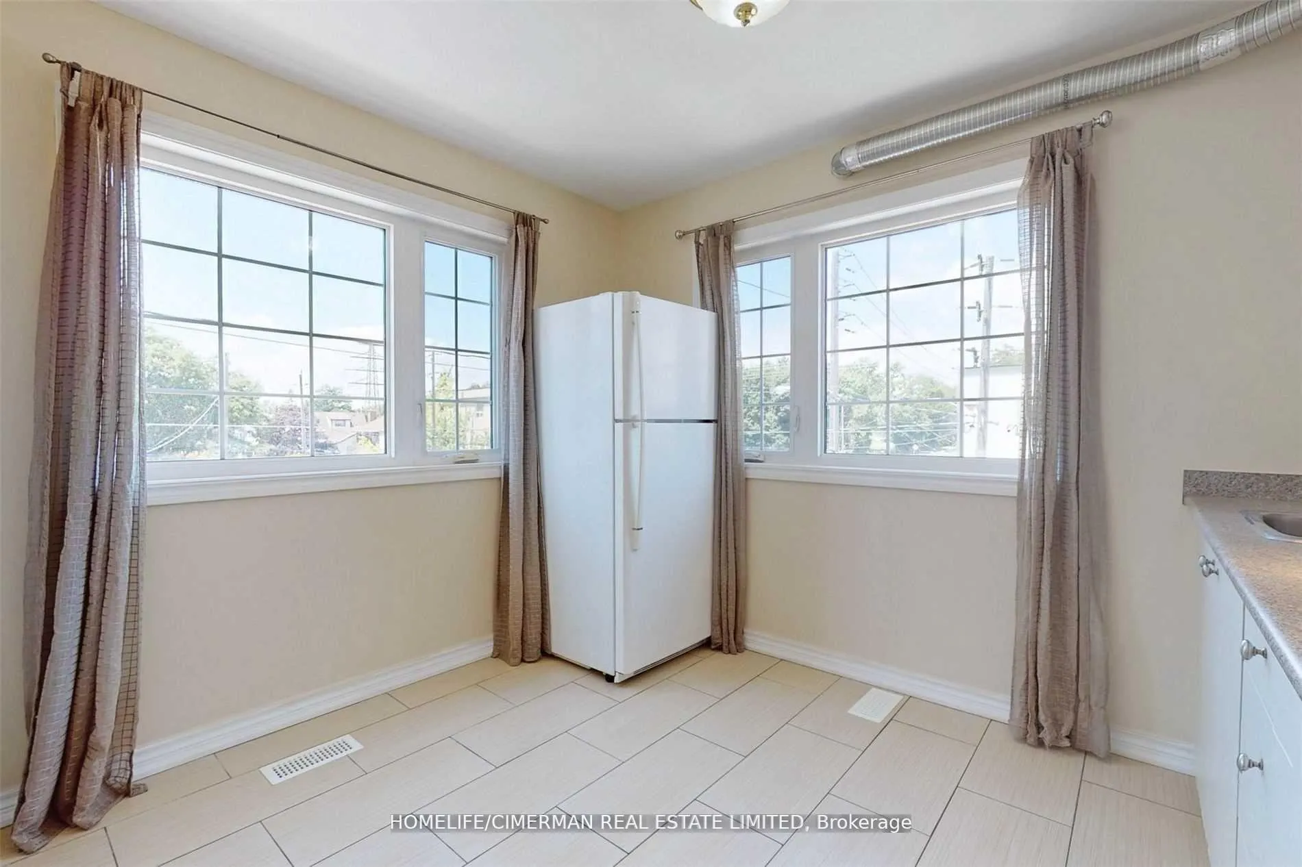 Photo 22 of 61 Scarlett Road, Toronto, Rockcliffe-Smythe — HOMEH