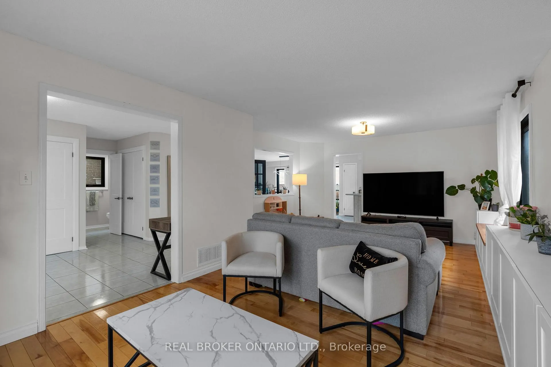 Photo 7 of 32 Black Willow Drive, Barrie, Holly — HOMEH