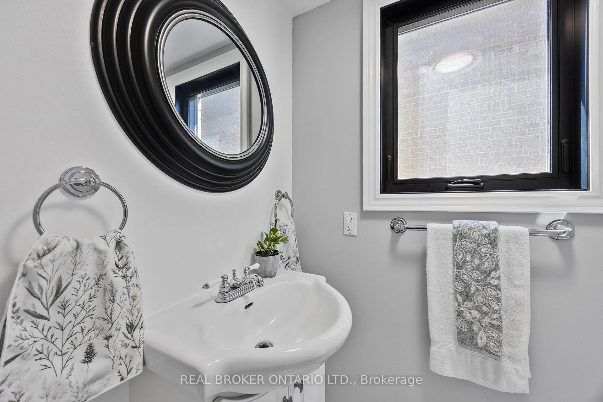 Photo 9 of 32 Black Willow Drive, Barrie, Holly — HOMEH