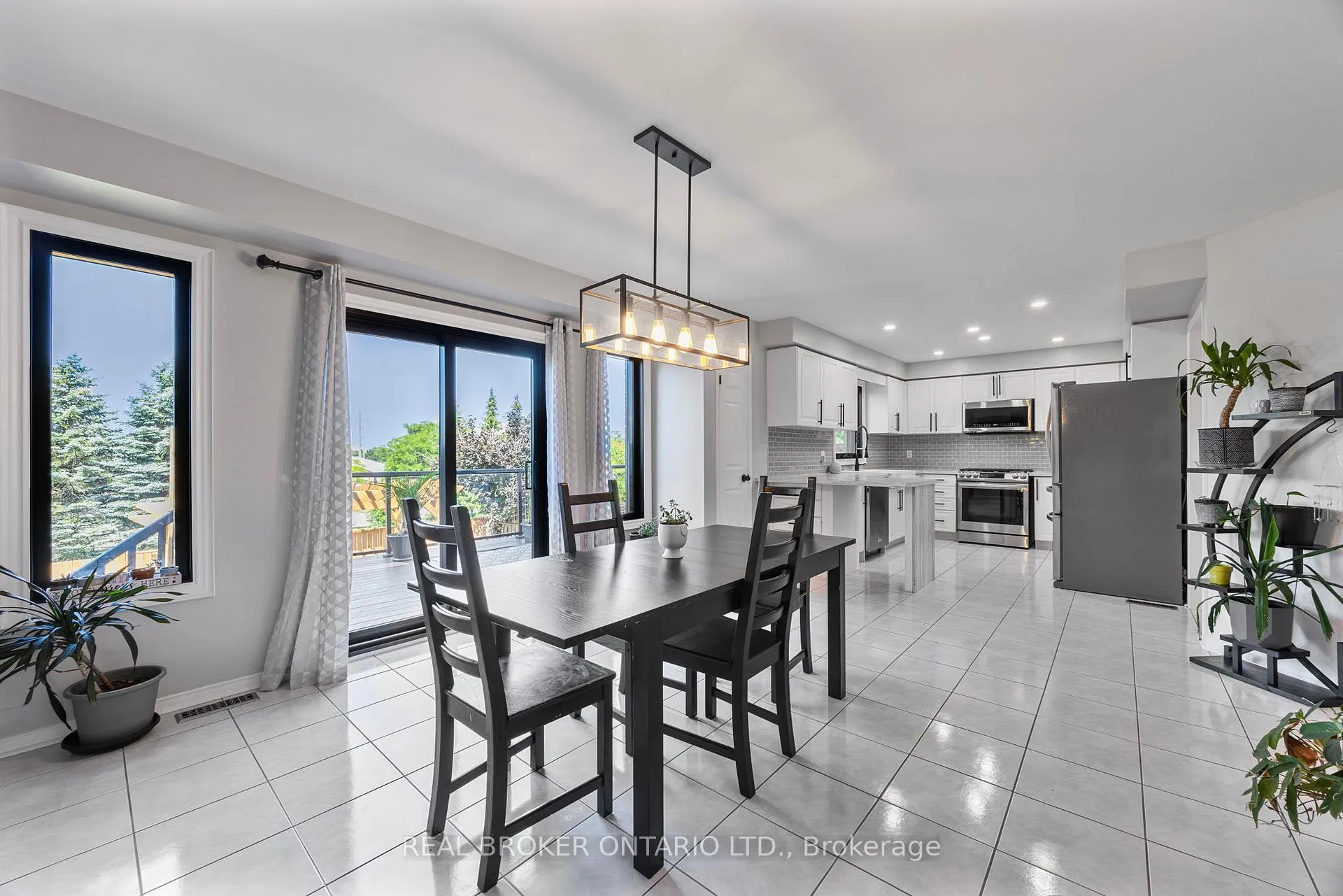 Photo 10 of 32 Black Willow Drive, Barrie, Holly — HOMEH