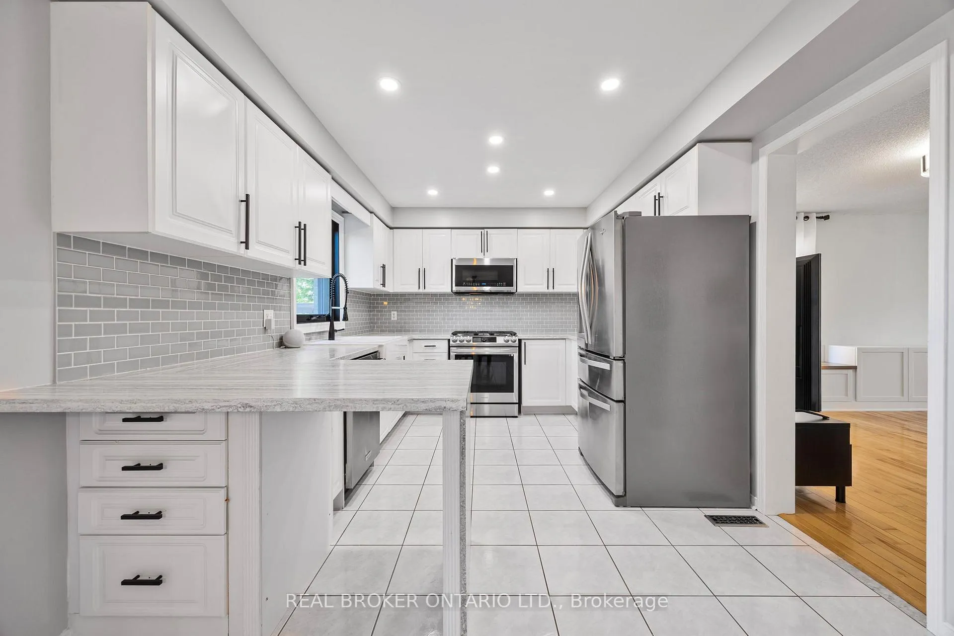 Photo 12 of 32 Black Willow Drive, Barrie, Holly — HOMEH