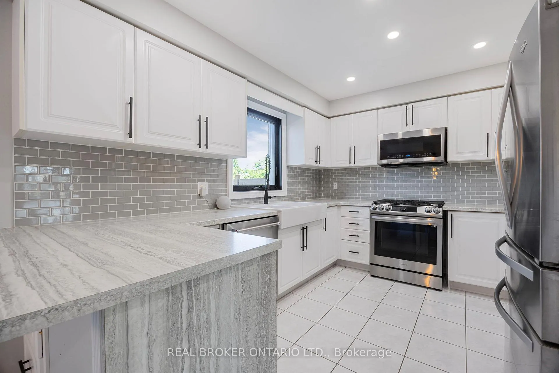Photo 13 of 32 Black Willow Drive, Barrie, Holly — HOMEH