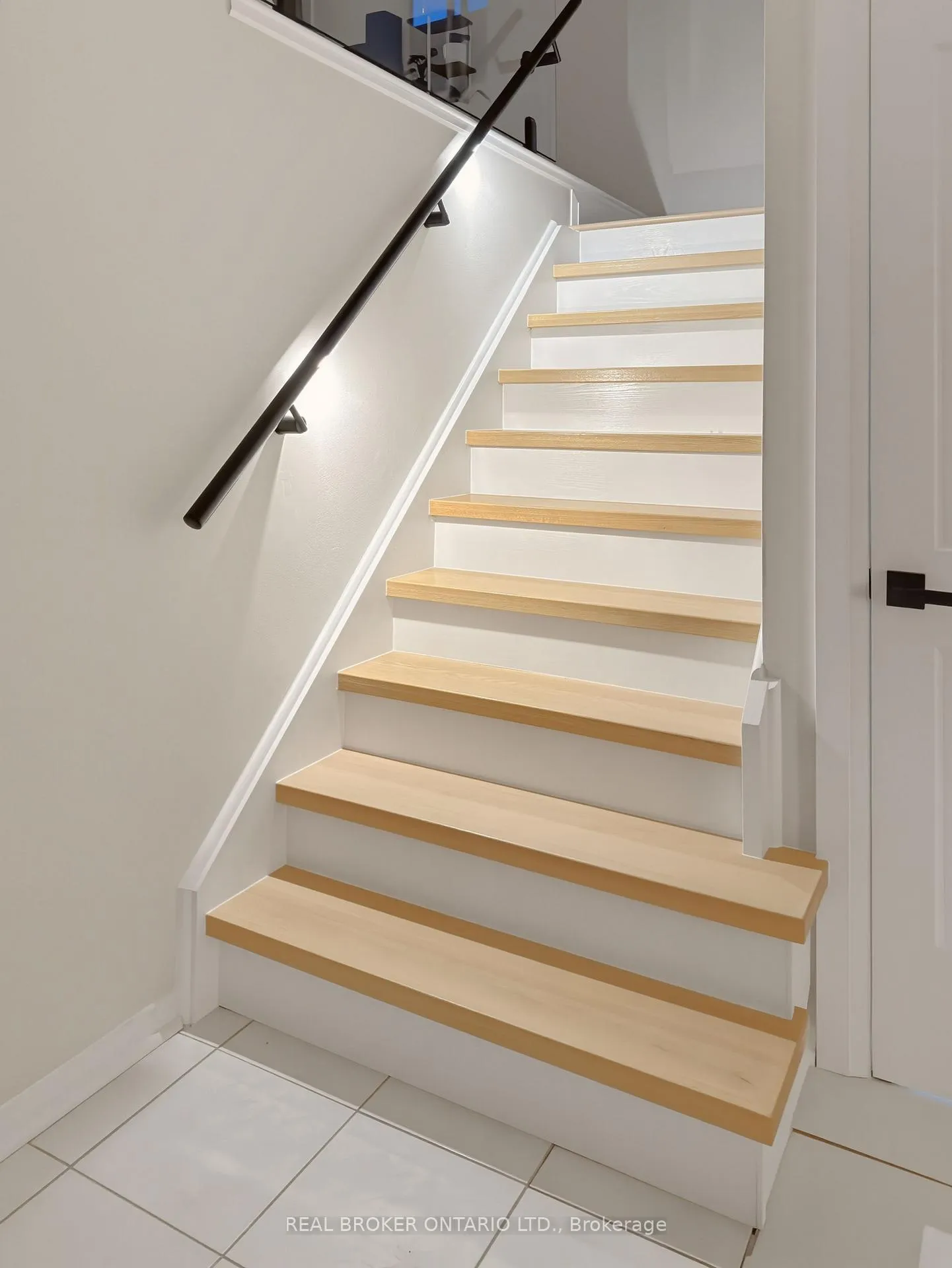 Photo 15 of 32 Black Willow Drive, Barrie, Holly — HOMEH