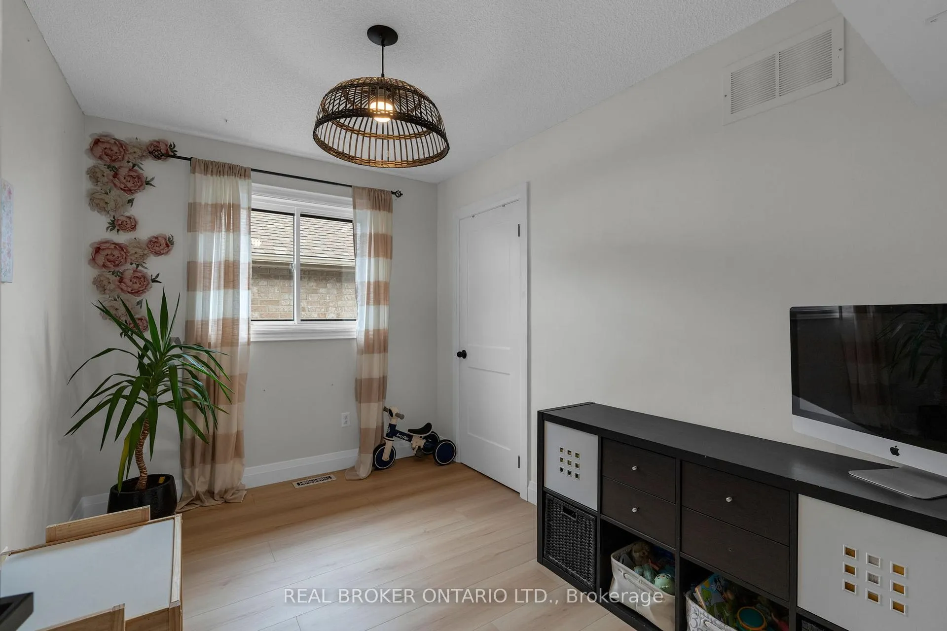 Photo 24 of 32 Black Willow Drive, Barrie, Holly — HOMEH
