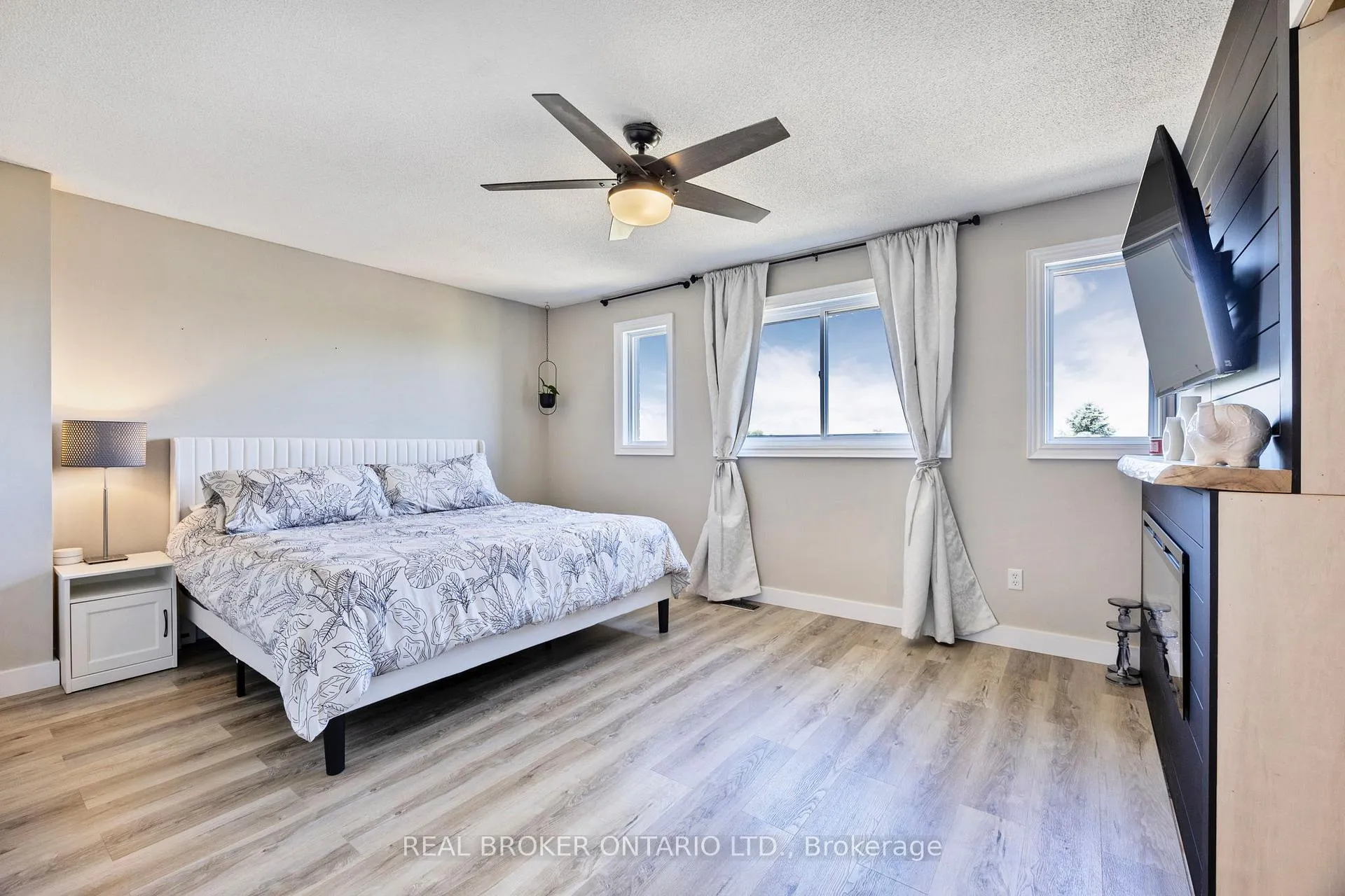 Photo 27 of 32 Black Willow Drive, Barrie, Holly — HOMEH