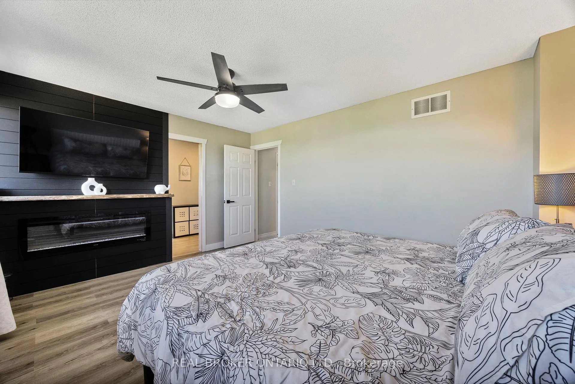 Photo 28 of 32 Black Willow Drive, Barrie, Holly — HOMEH