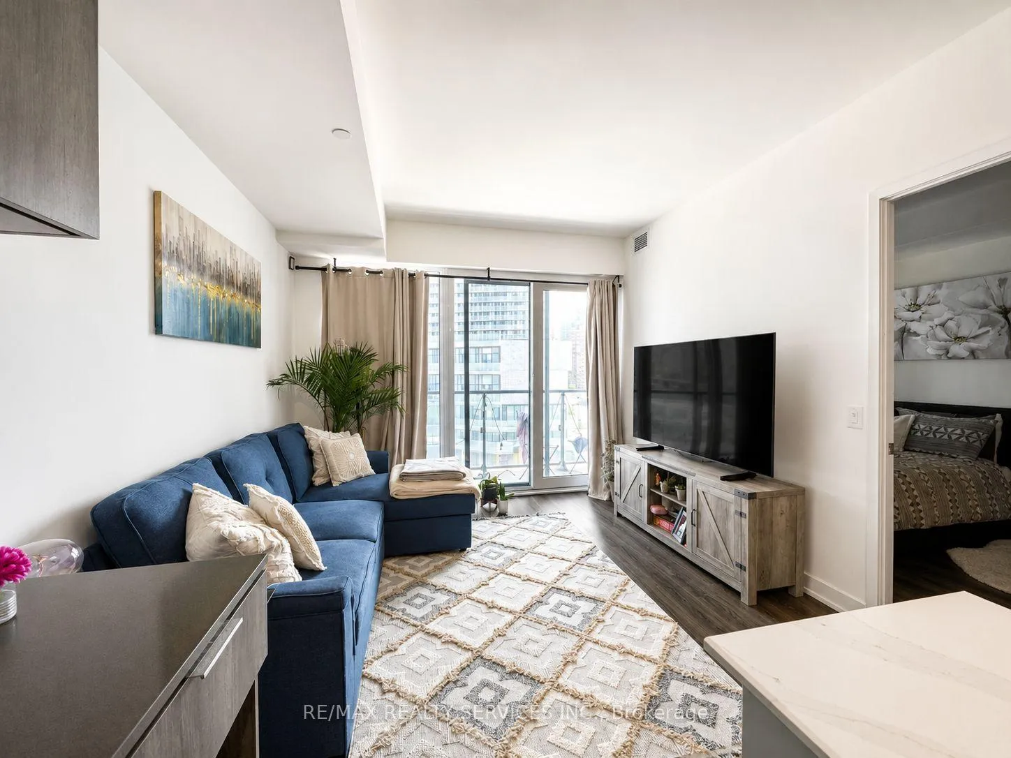 Photo 1 of Unit 512, 448 Burnhamthorpe Road W, Mississauga, City Centre — HOMEH
