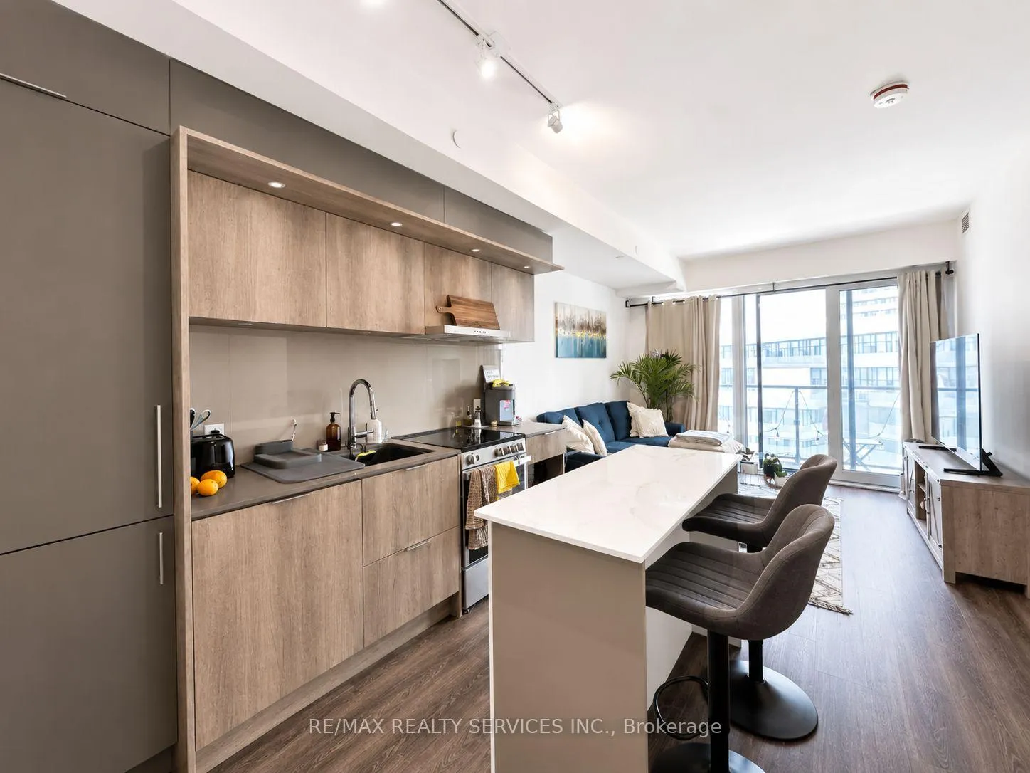 Photo 2 of Unit 512, 448 Burnhamthorpe Road W, Mississauga, City Centre — HOMEH