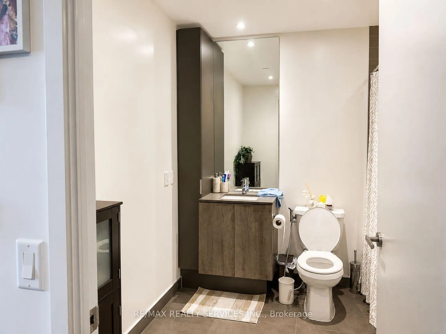 Photo 3 of Unit 512, 448 Burnhamthorpe Road W, Mississauga, City Centre — HOMEH