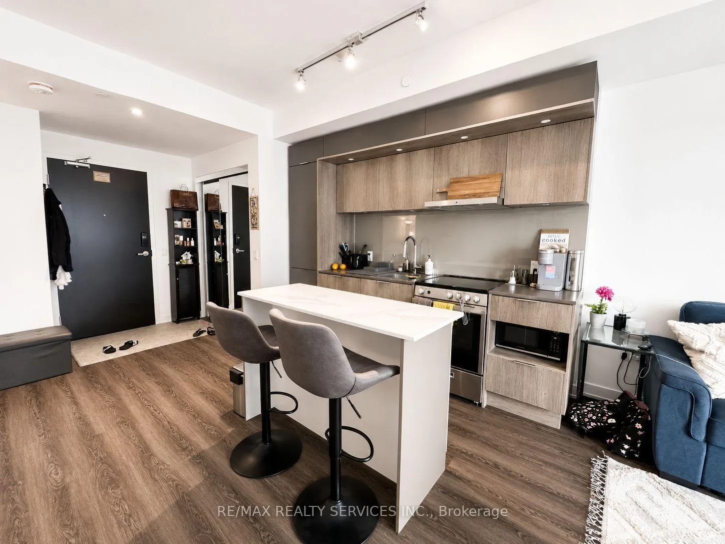 Photo 4 of Unit 512, 448 Burnhamthorpe Road W, Mississauga, City Centre — HOMEH