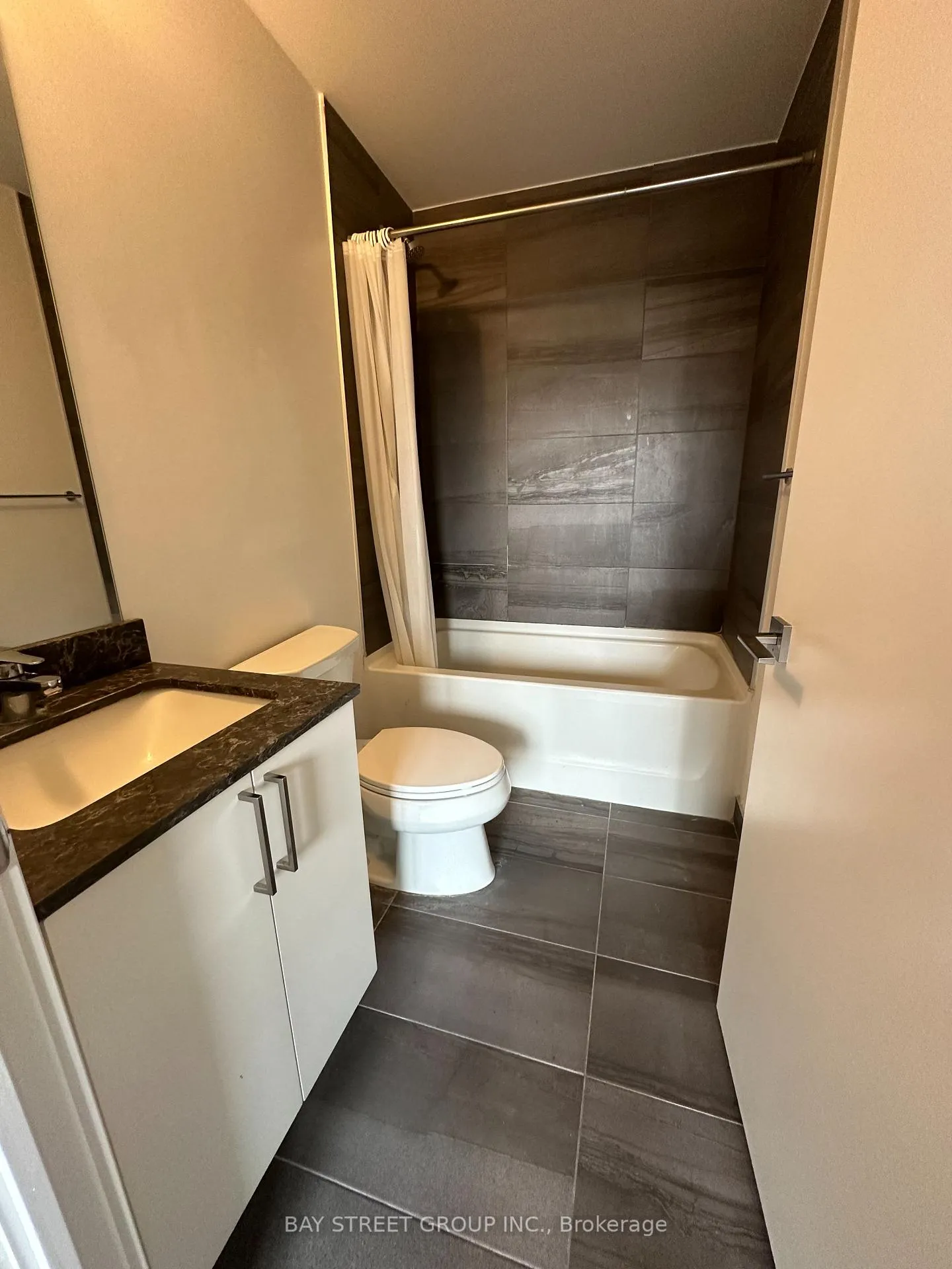 Photo 8 of Unit 322W, 268 Buchanan Drive, Markham, Unionville — HOMEH