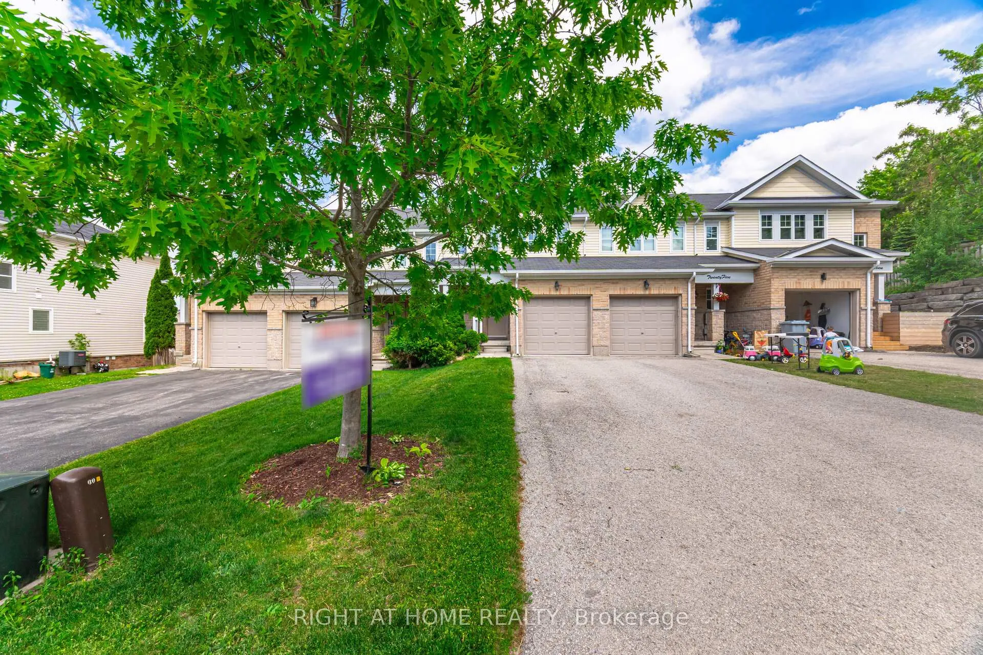 Photo 4 of 23 Peartree Court, Barrie, Allandale Heights — HOMEH