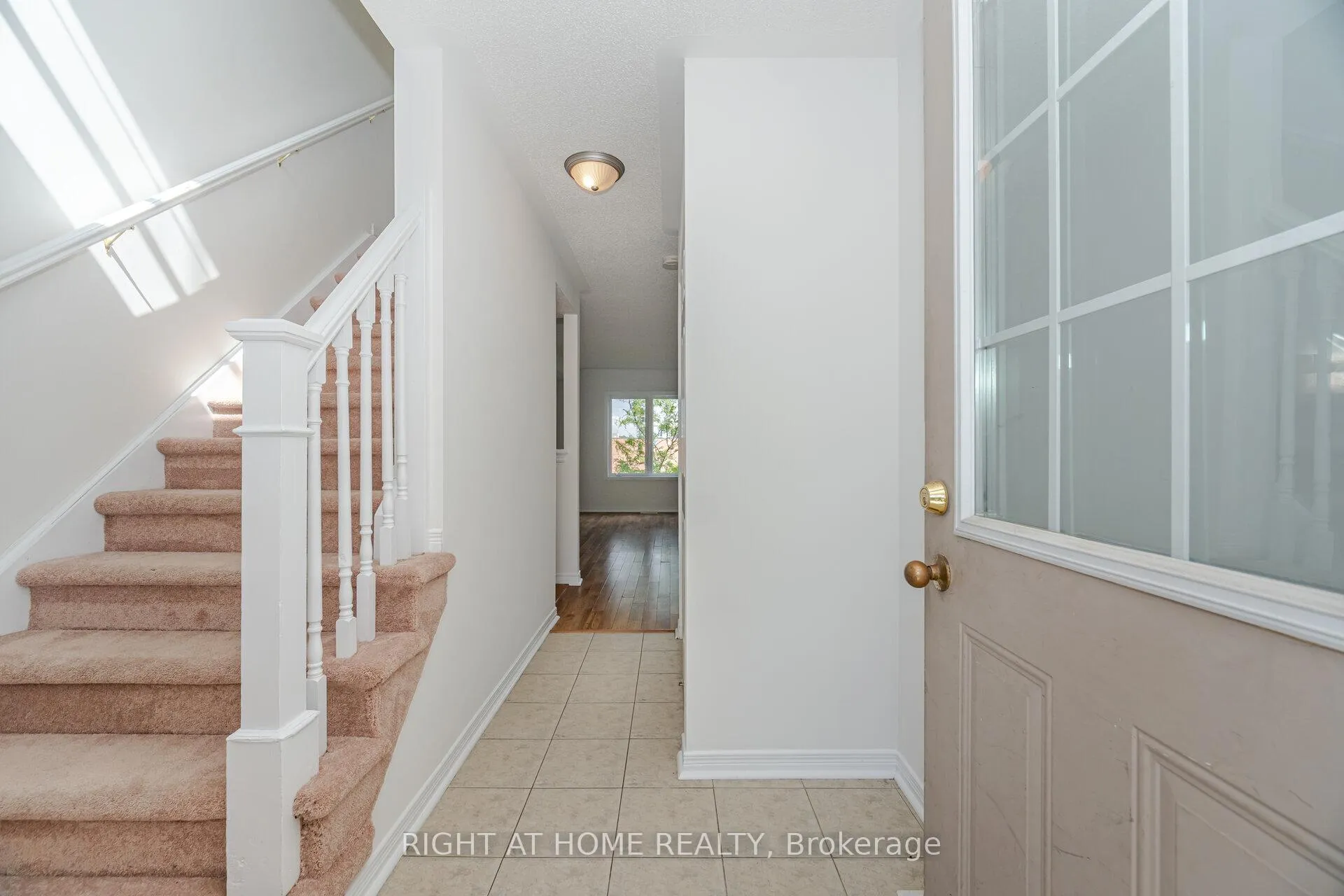 Photo 6 of 23 Peartree Court, Barrie, Allandale Heights — HOMEH