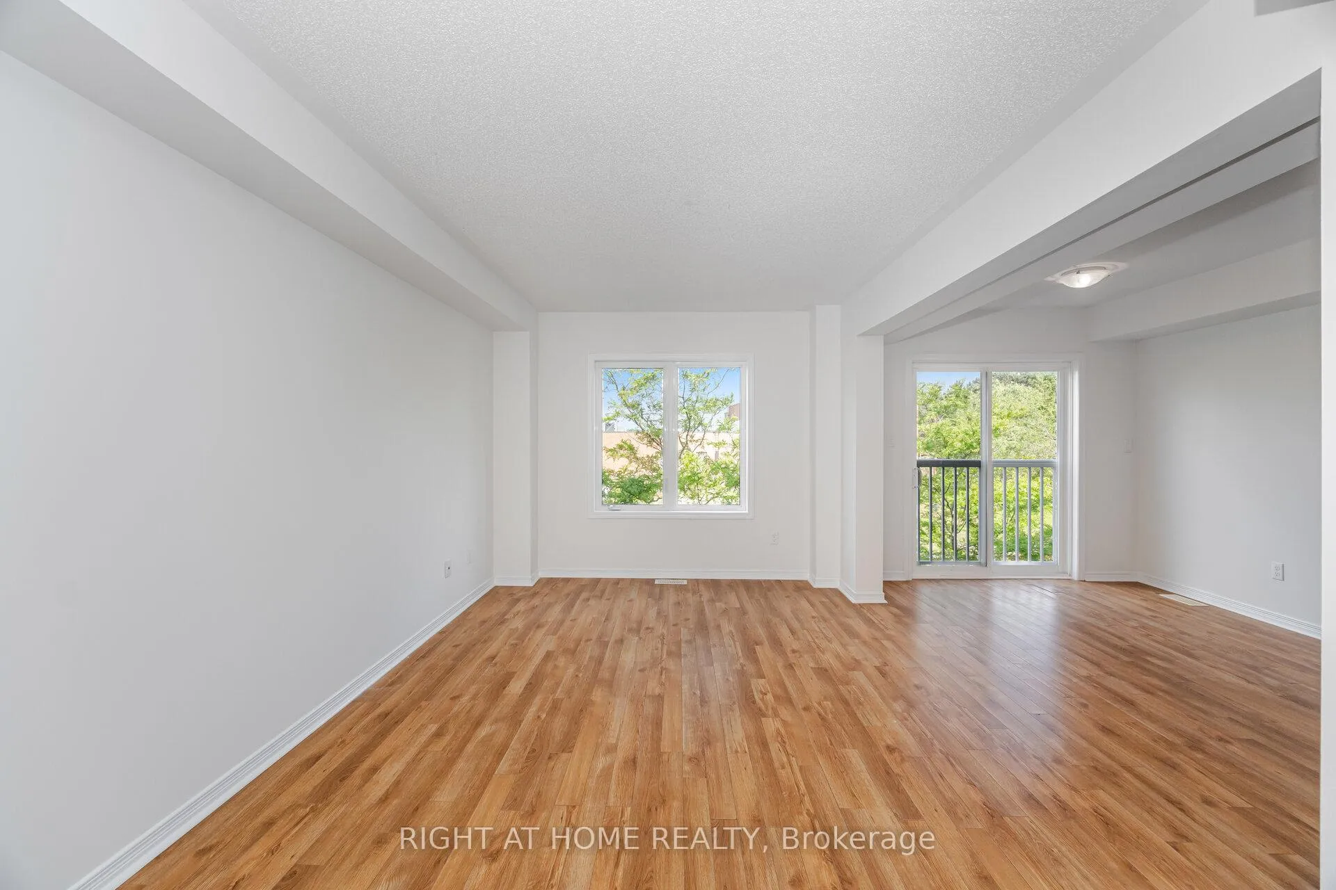 Photo 8 of 23 Peartree Court, Barrie, Allandale Heights — HOMEH