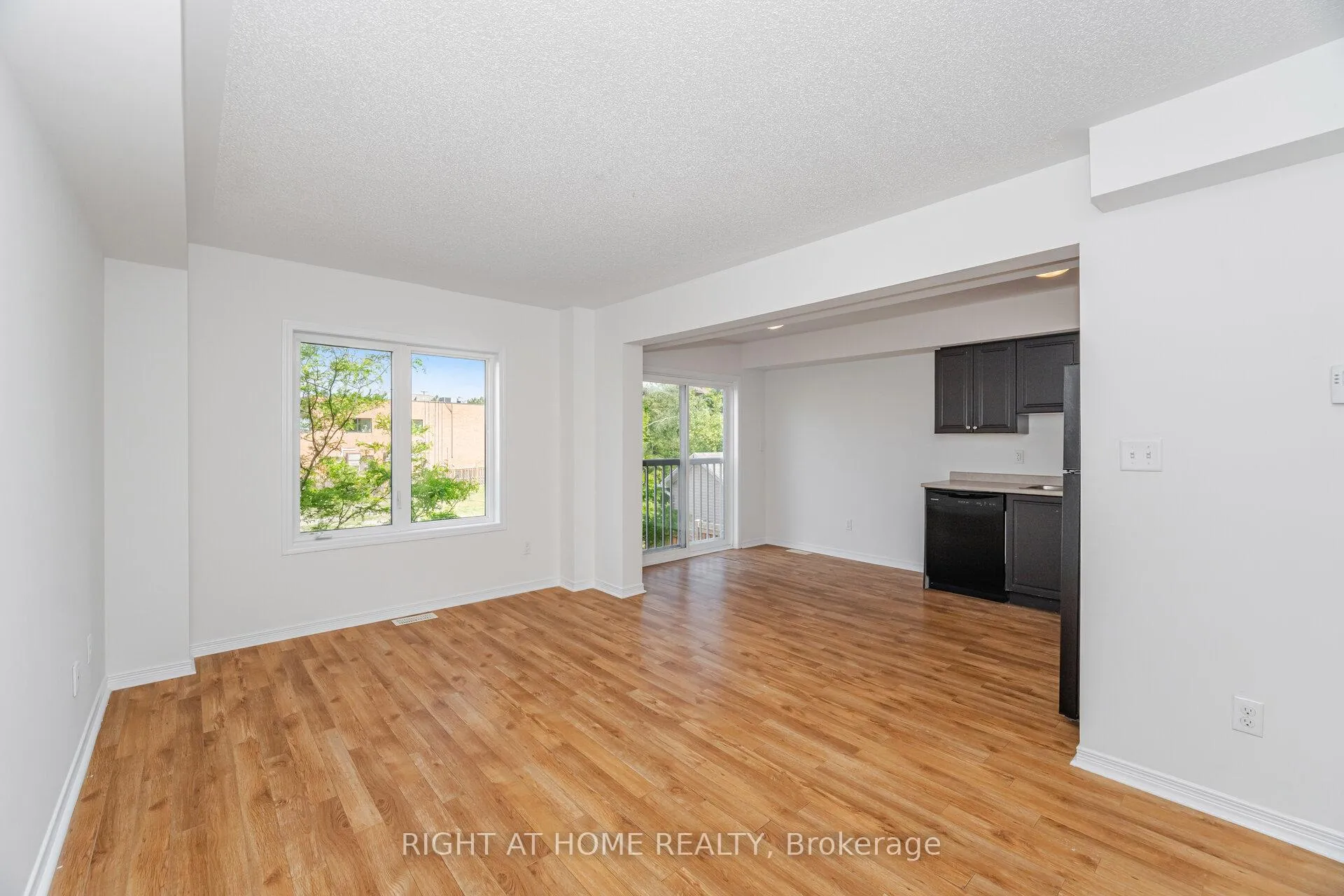 Photo 11 of 23 Peartree Court, Barrie, Allandale Heights — HOMEH
