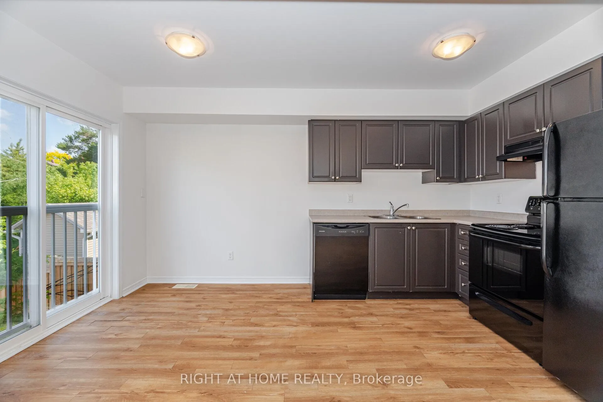 Photo 13 of 23 Peartree Court, Barrie, Allandale Heights — HOMEH