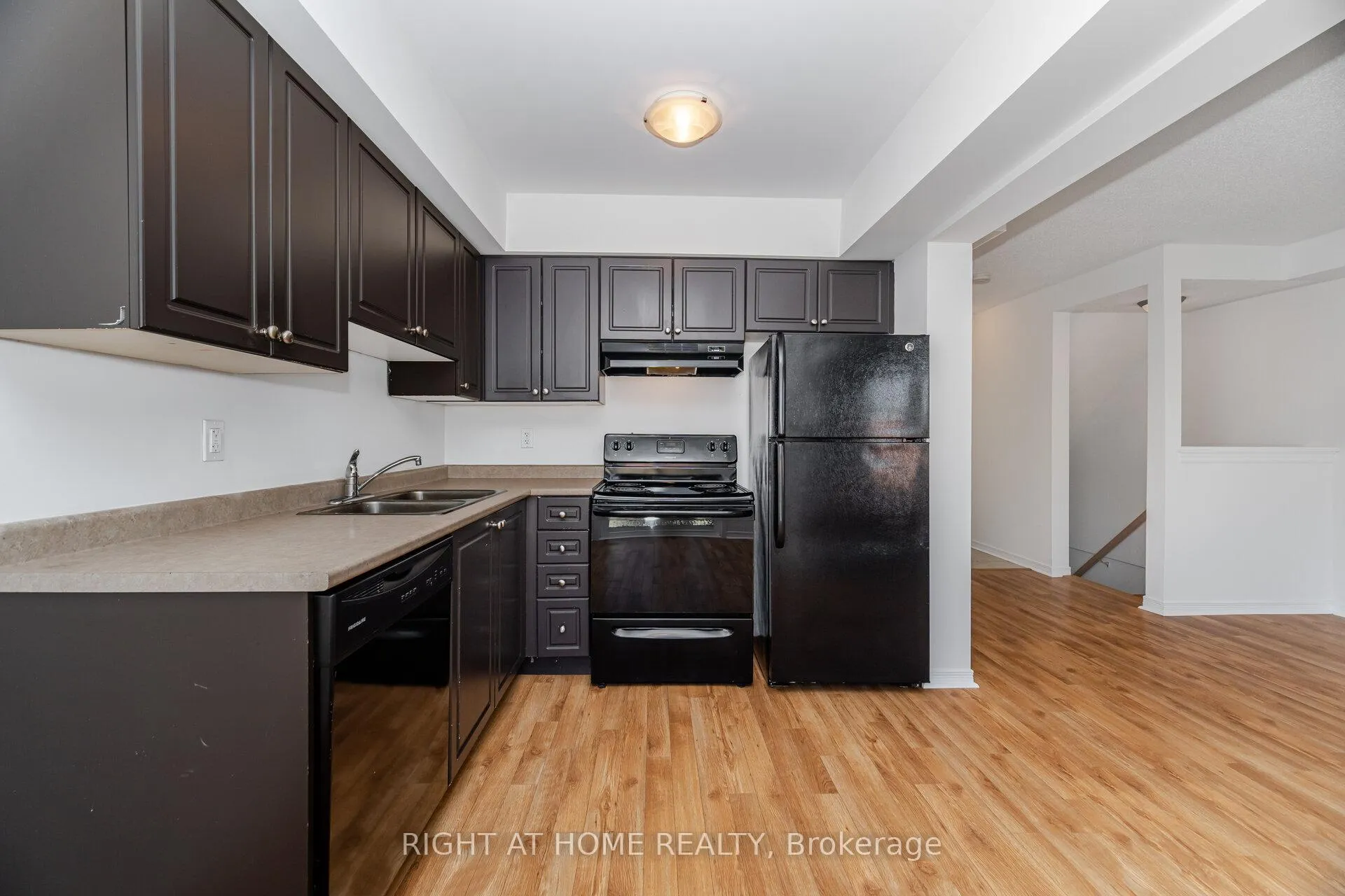 Photo 14 of 23 Peartree Court, Barrie, Allandale Heights — HOMEH