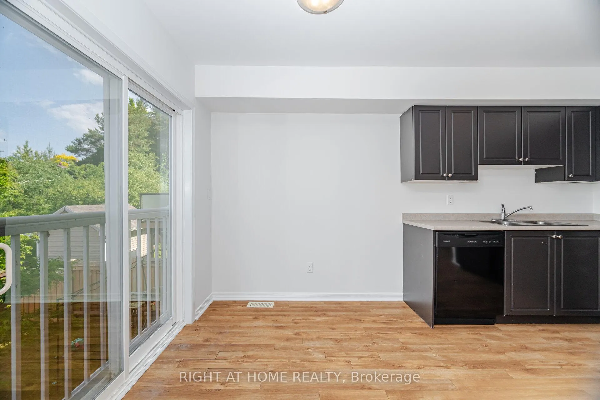 Photo 17 of 23 Peartree Court, Barrie, Allandale Heights — HOMEH
