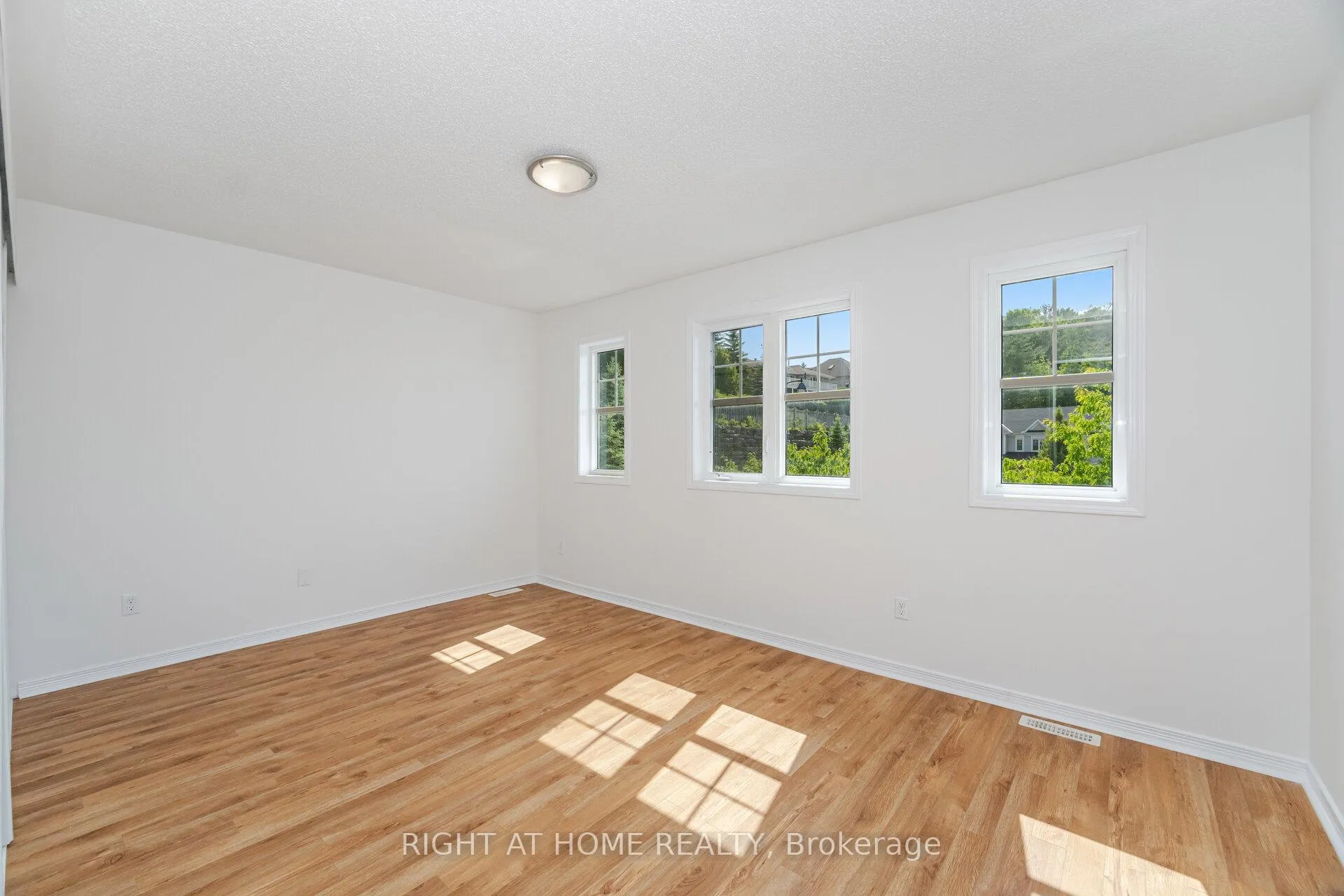 Photo 24 of 23 Peartree Court, Barrie, Allandale Heights — HOMEH