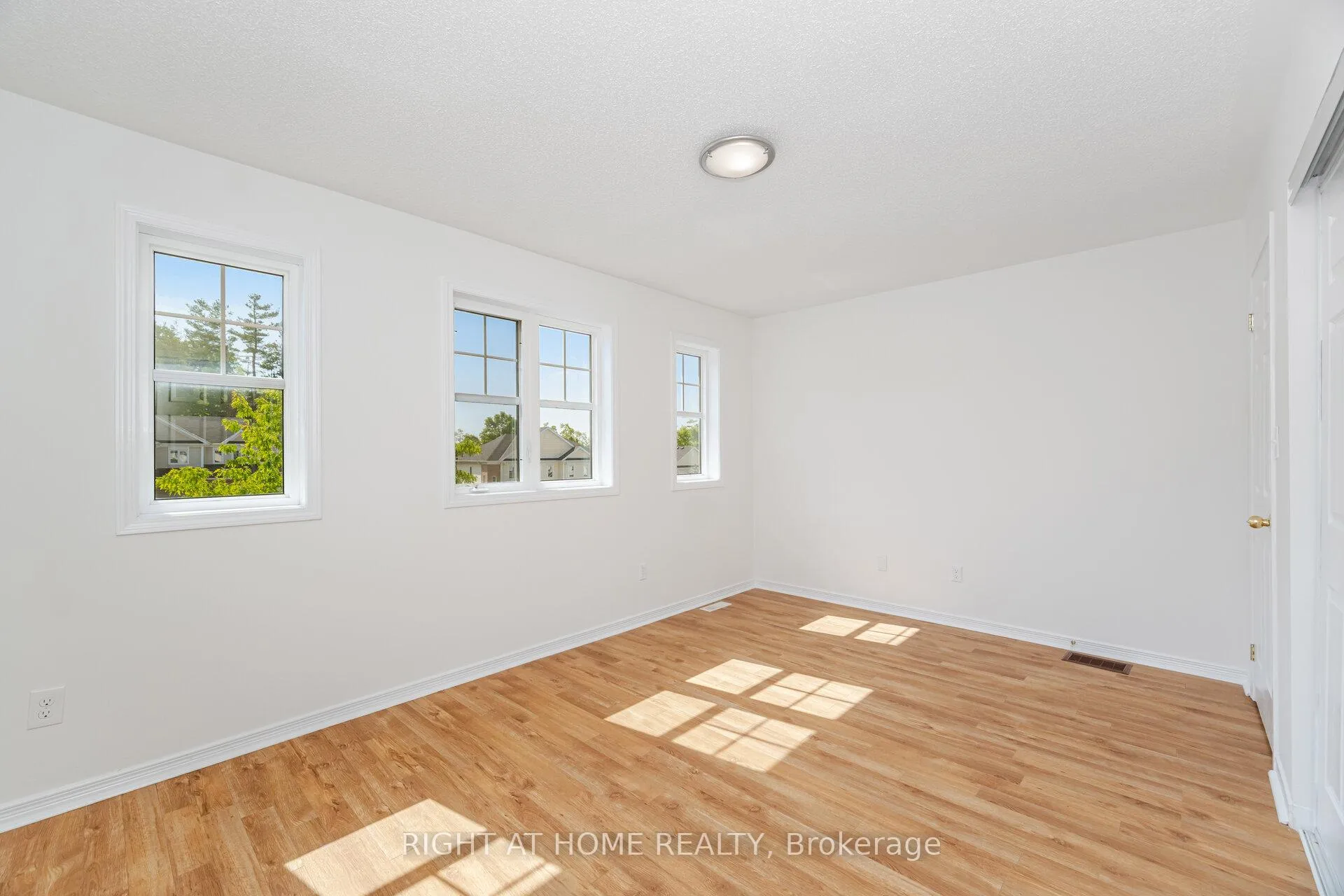 Photo 25 of 23 Peartree Court, Barrie, Allandale Heights — HOMEH