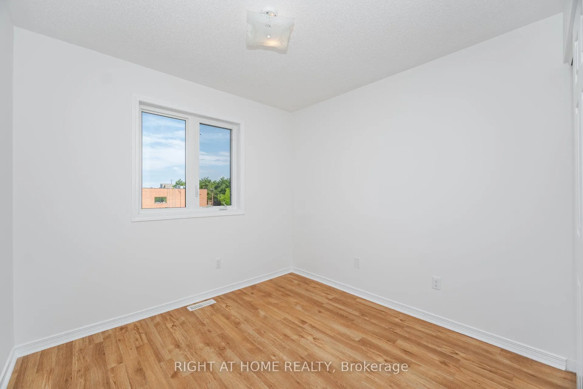 Photo 28 of 23 Peartree Court, Barrie, Allandale Heights — HOMEH