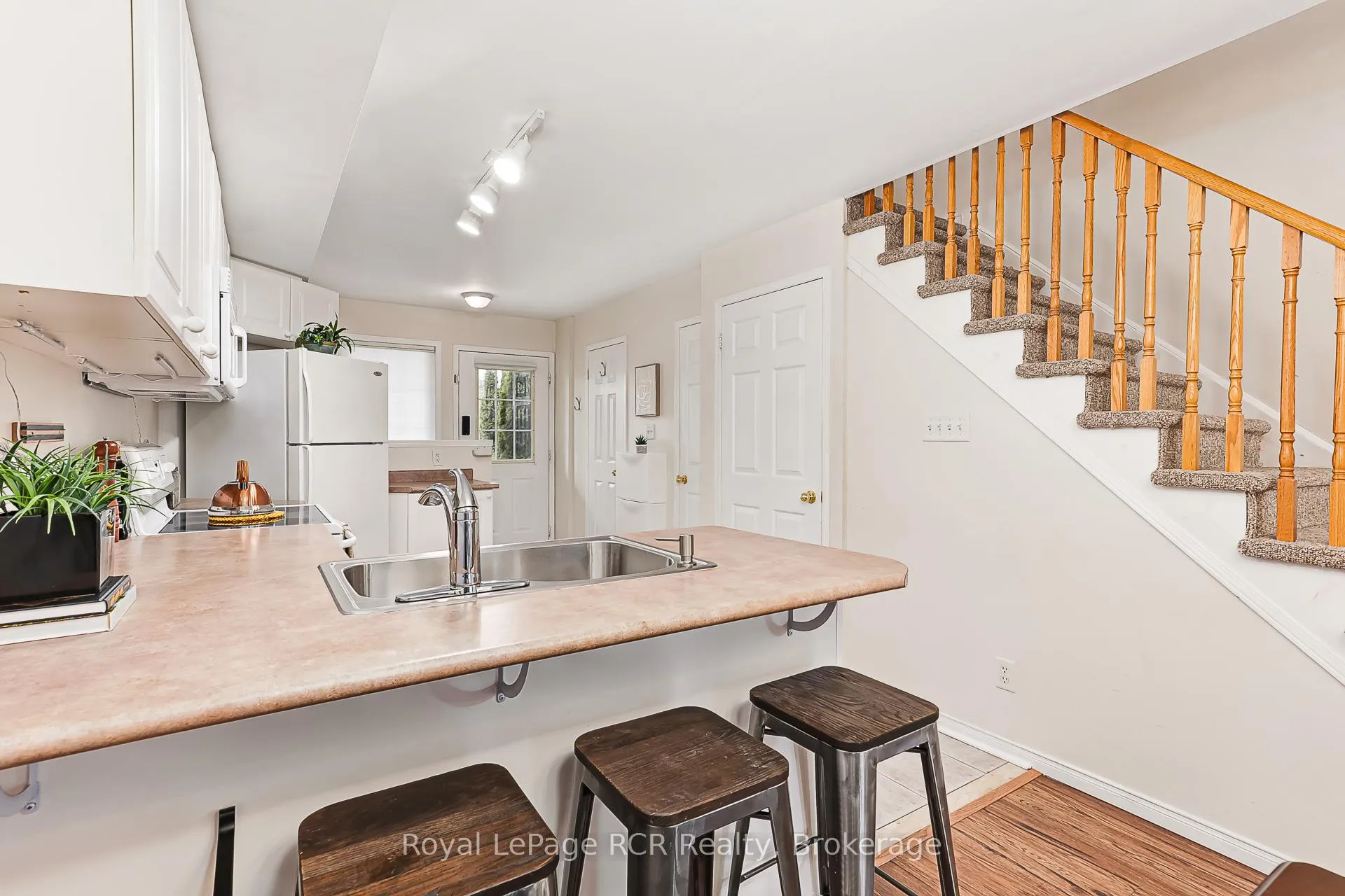 Photo 10 of 9 Royalton Lane, Collingwood — HOMEH