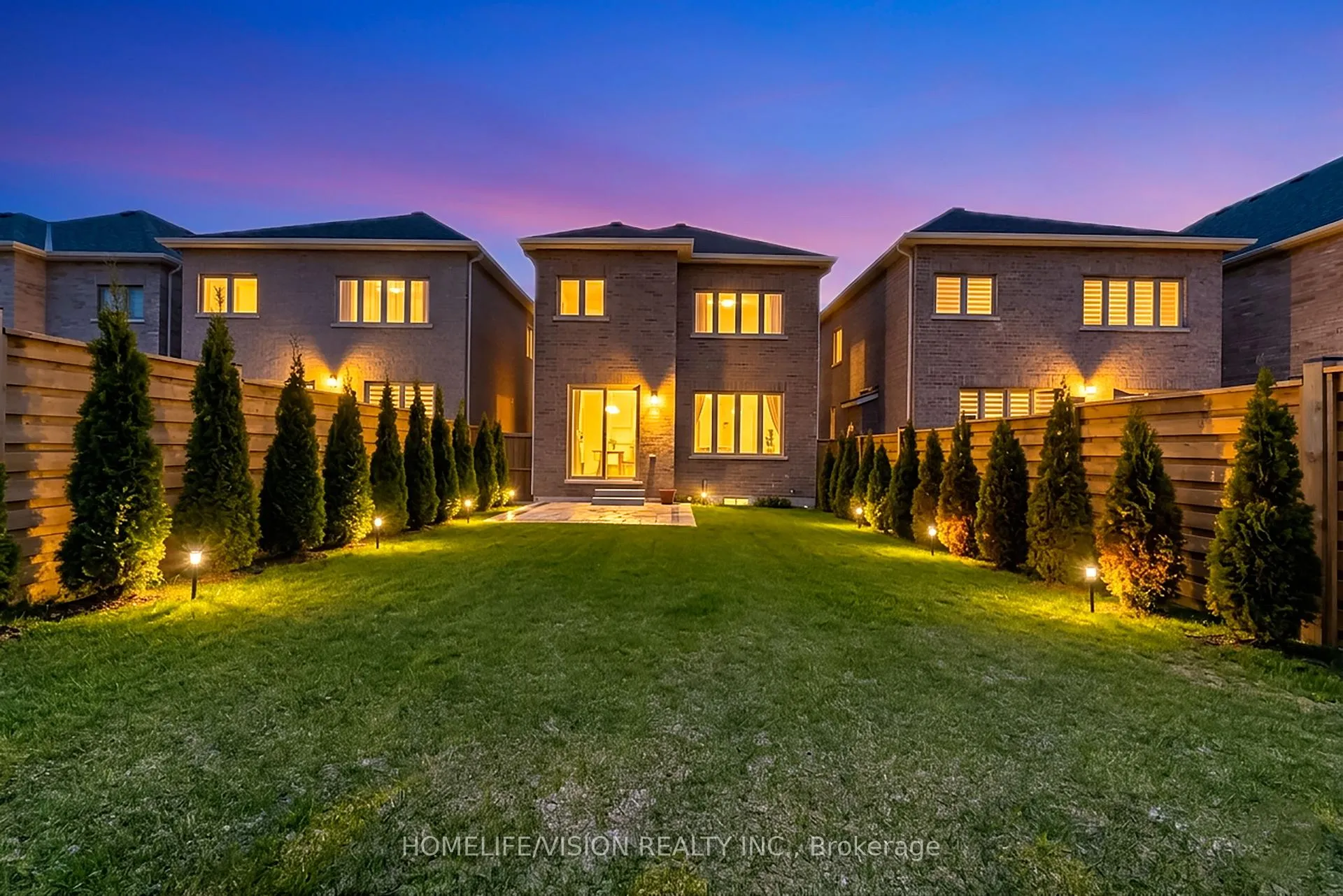 Photo 3 of 35 Pine Hill Crescent, Aurora, Aurora Estates — HOMEH