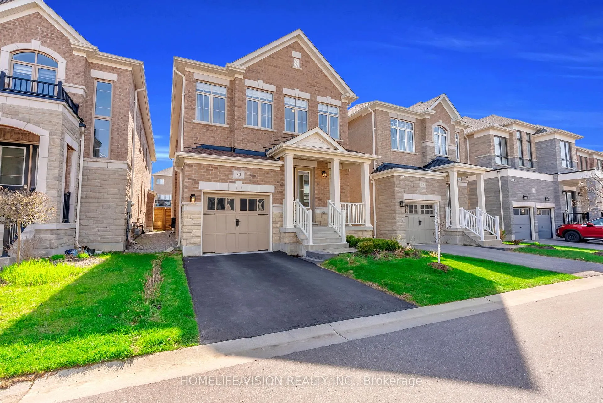 Photo 5 of 35 Pine Hill Crescent, Aurora, Aurora Estates — HOMEH